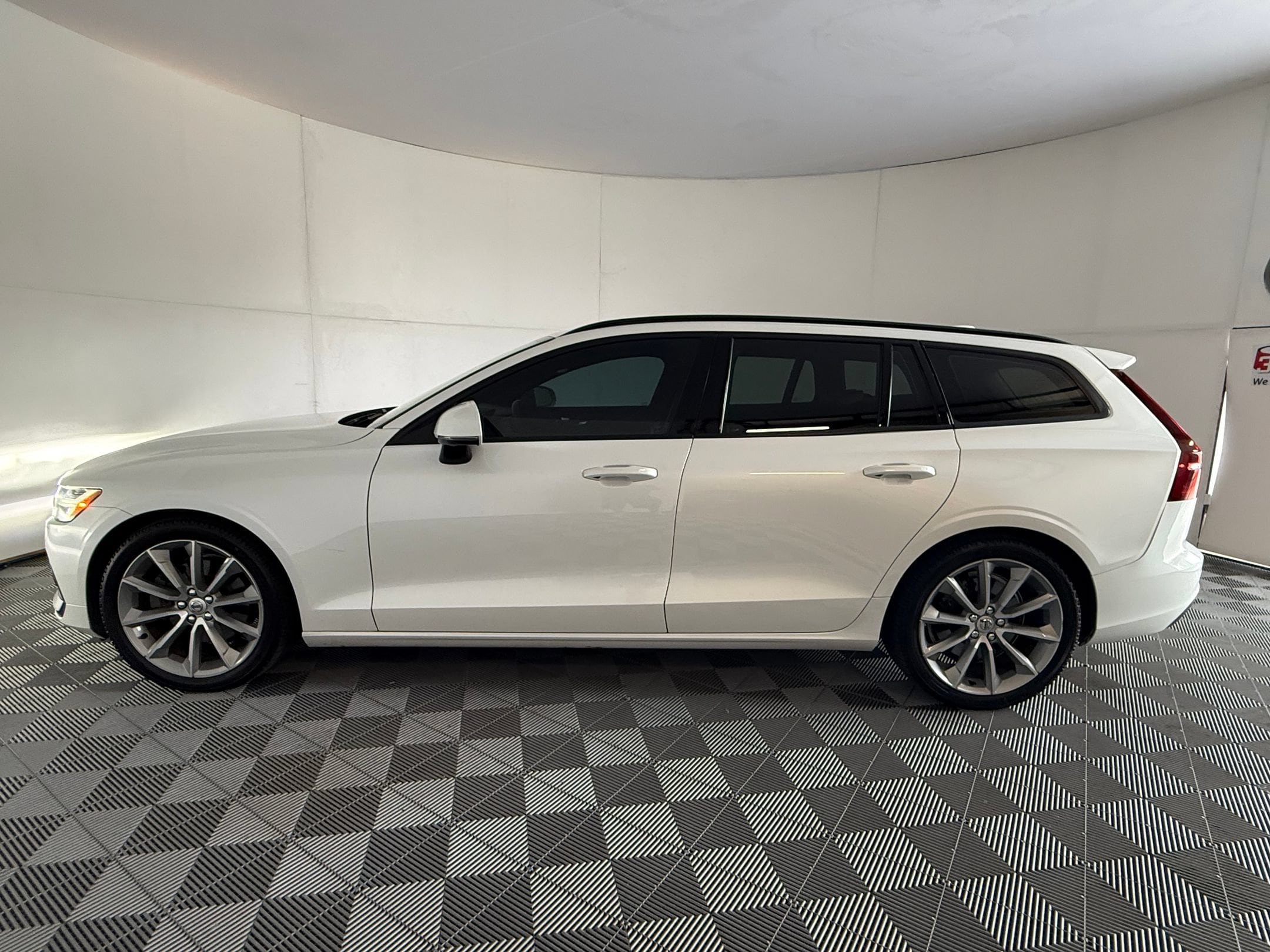 V60 T5 FWD Momentum WAGON Wagon