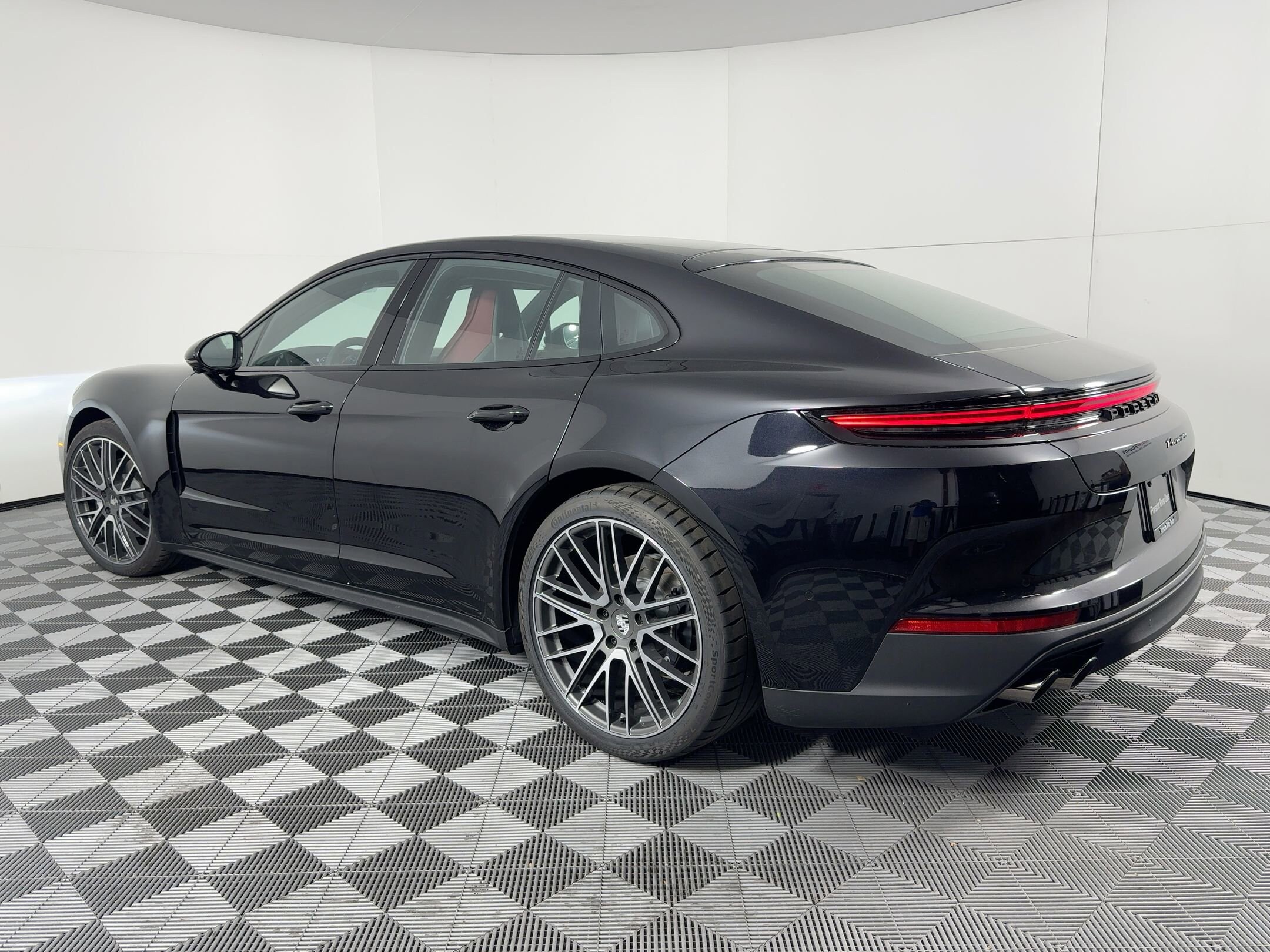 2026 Porsche Panamera 4 photo 3