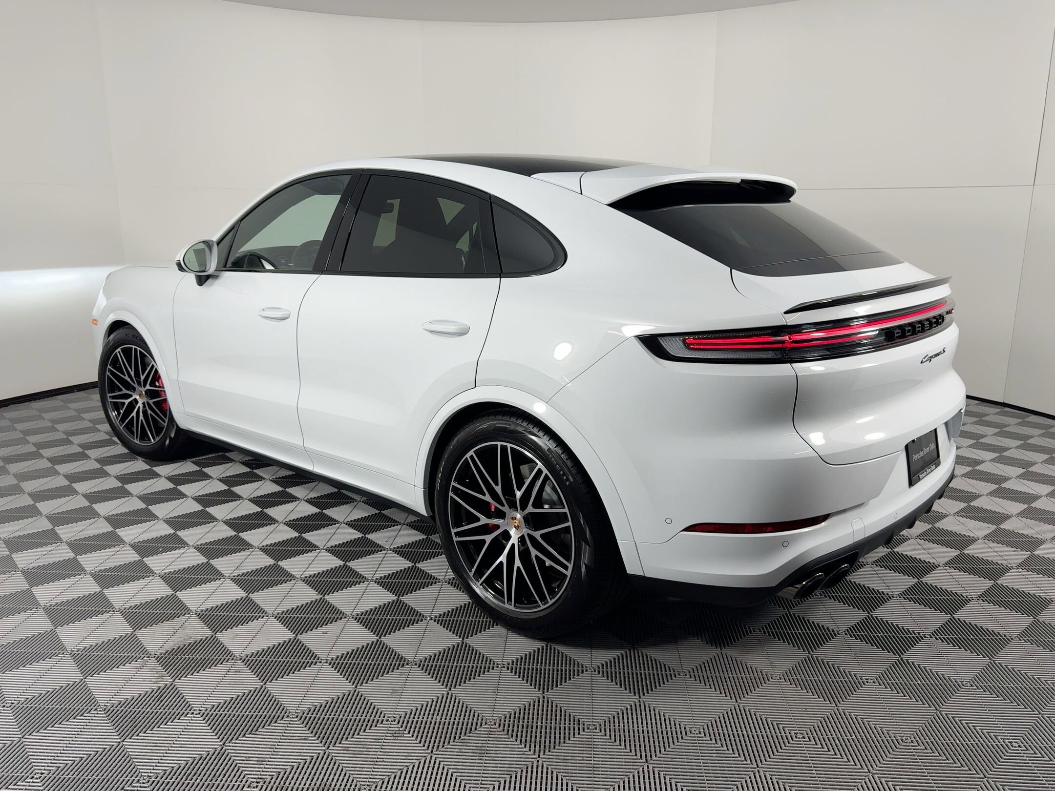 2026 Porsche Cayenne Coupe S photo 3