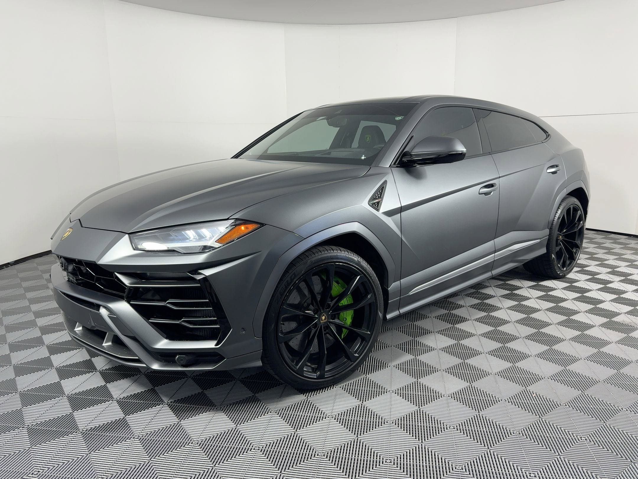 2020 Lamborghini Urus Base's photo