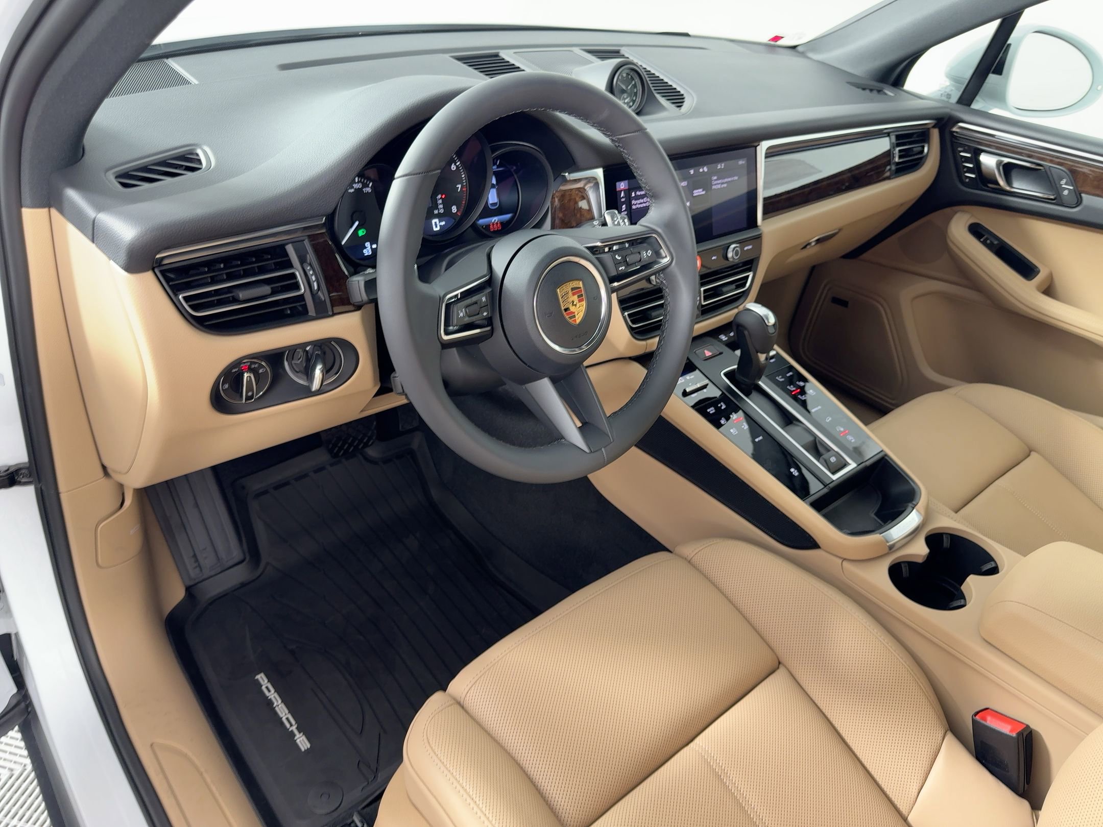 2026 Porsche Macan T photo 4