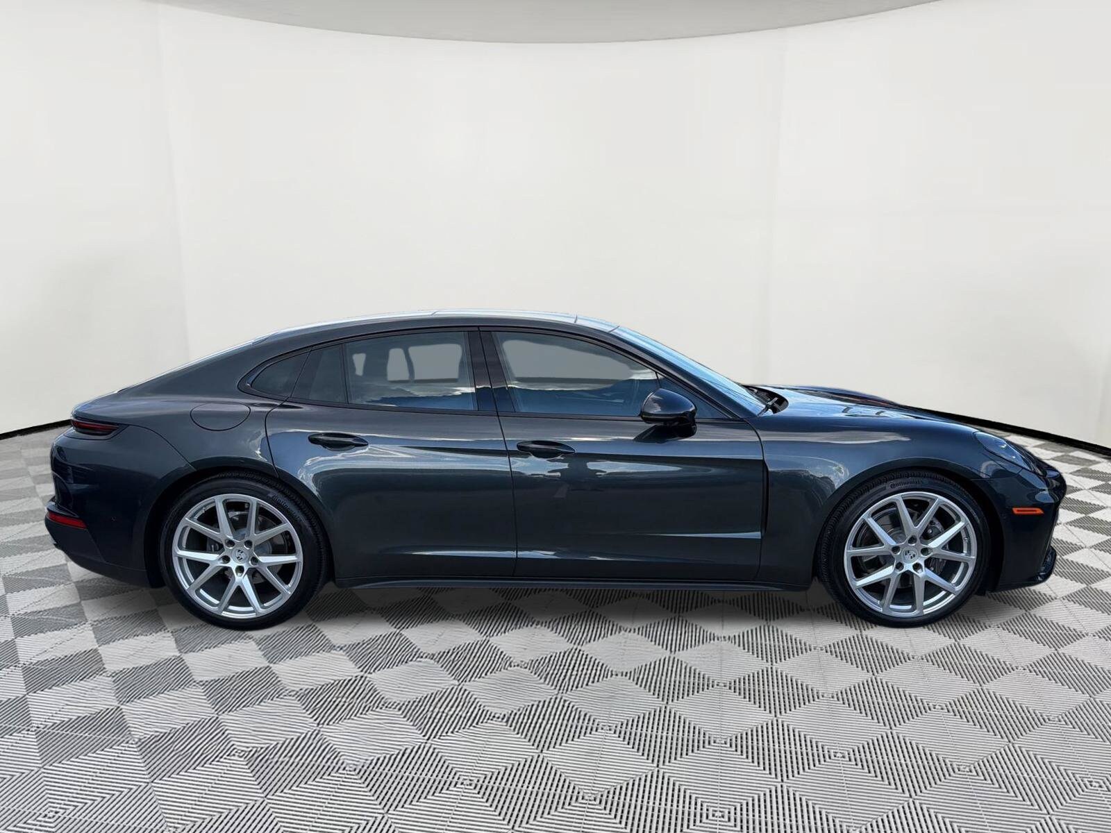 Panamera Panamera () Hatchback