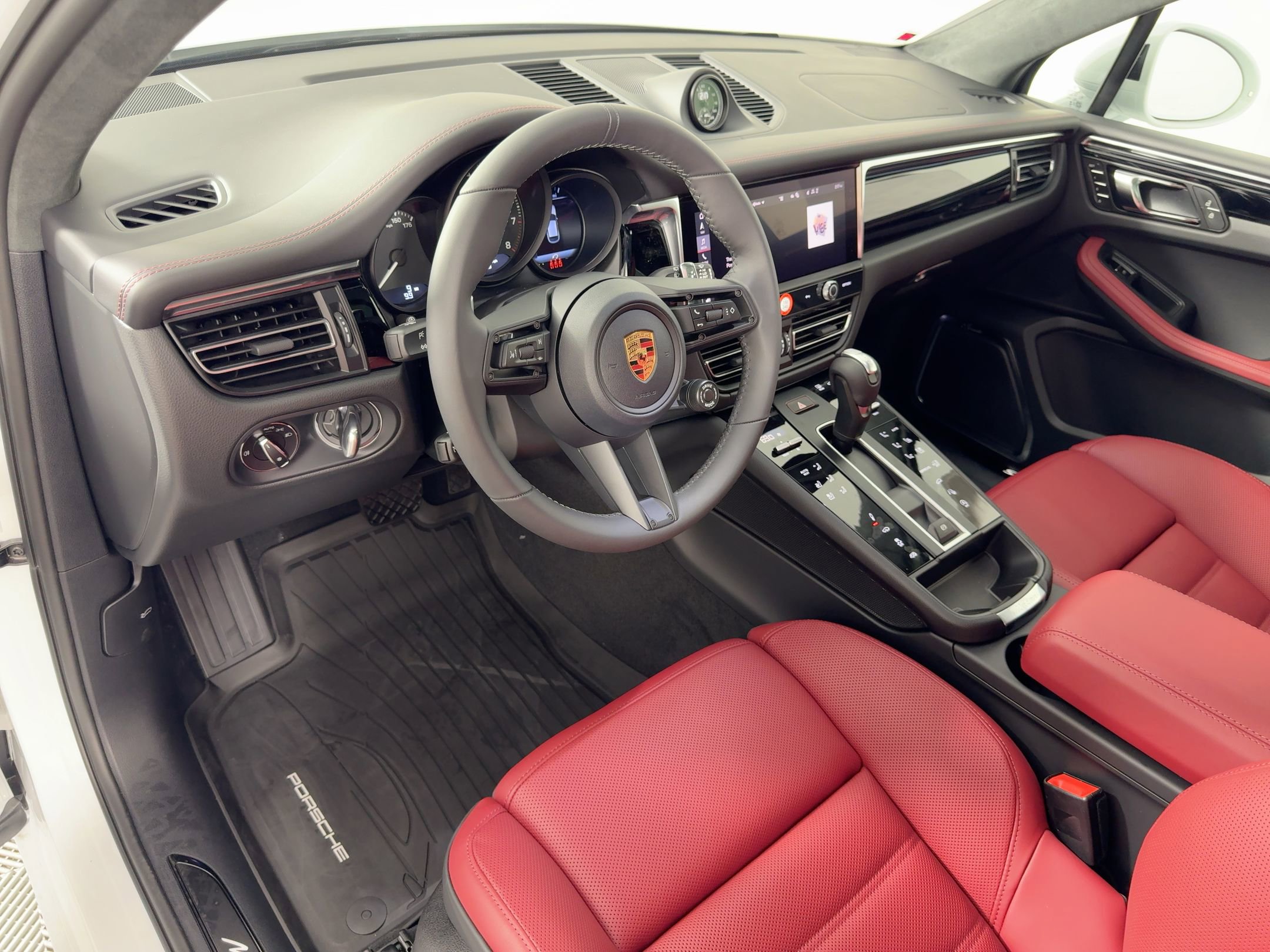 2026 Porsche Macan GTS photo 4