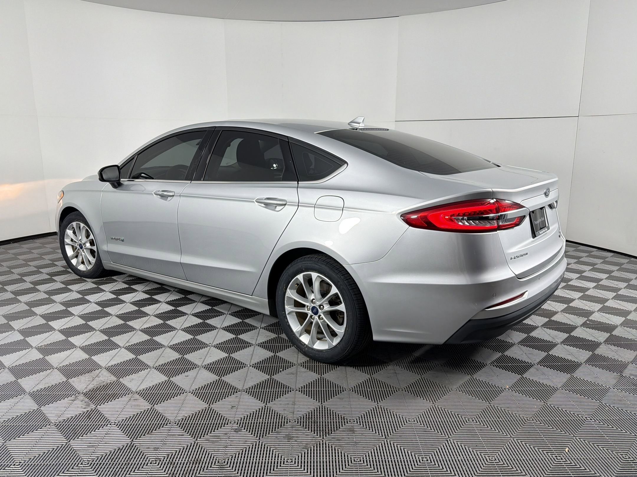 Fusion Hybrid SE Sedan