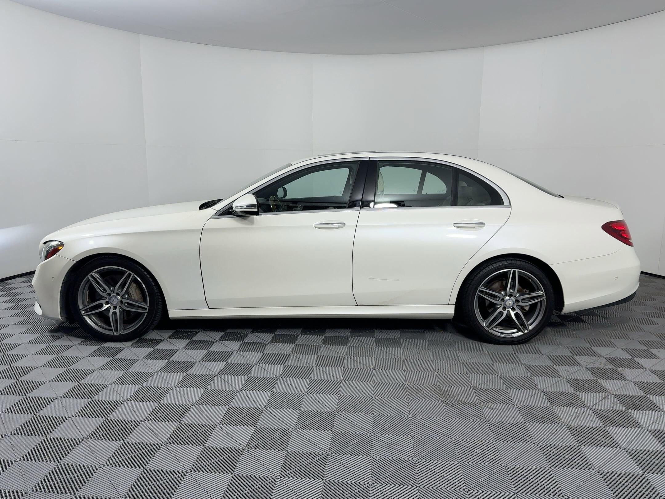 2017 Mercedes Benz E 300 Sport photo 2