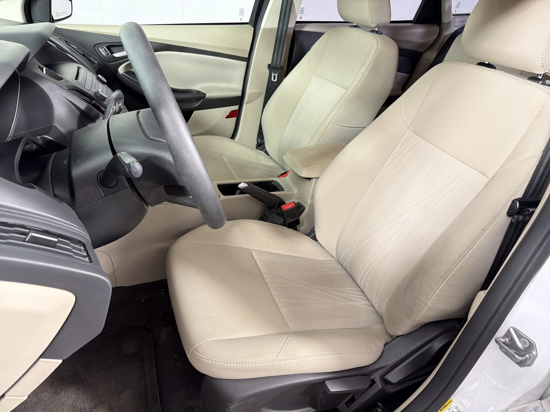Focus SE Sedan
