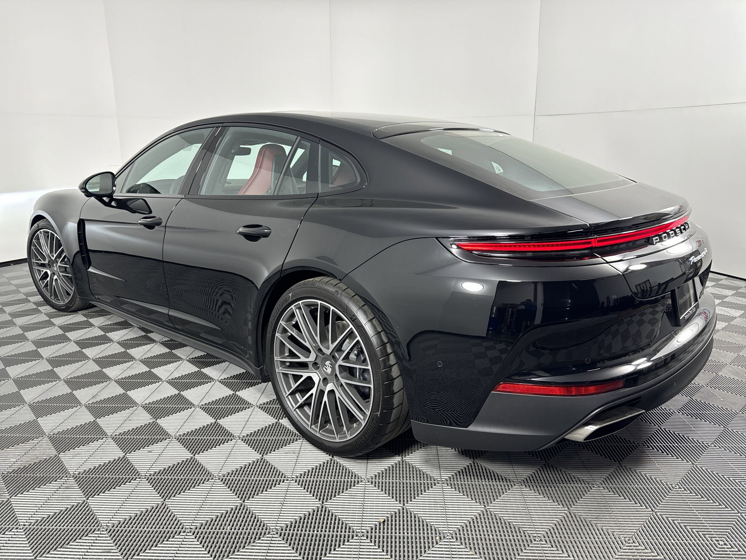 2025 Porsche Panamera Executive photo 3