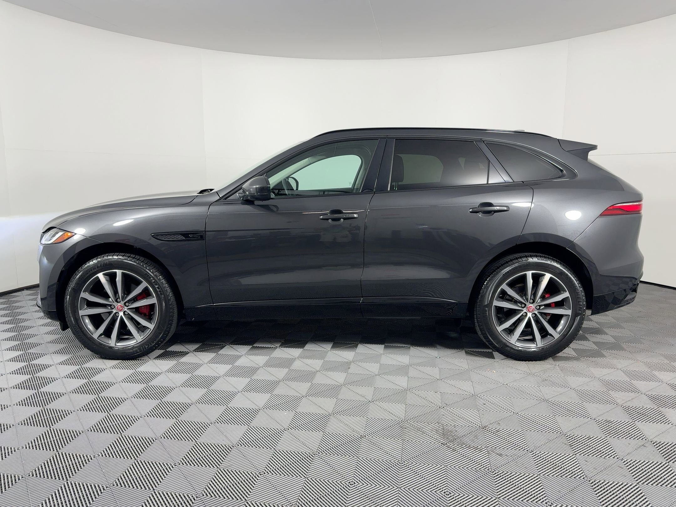 2022 Jaguar F-PACE P250 S photo 2