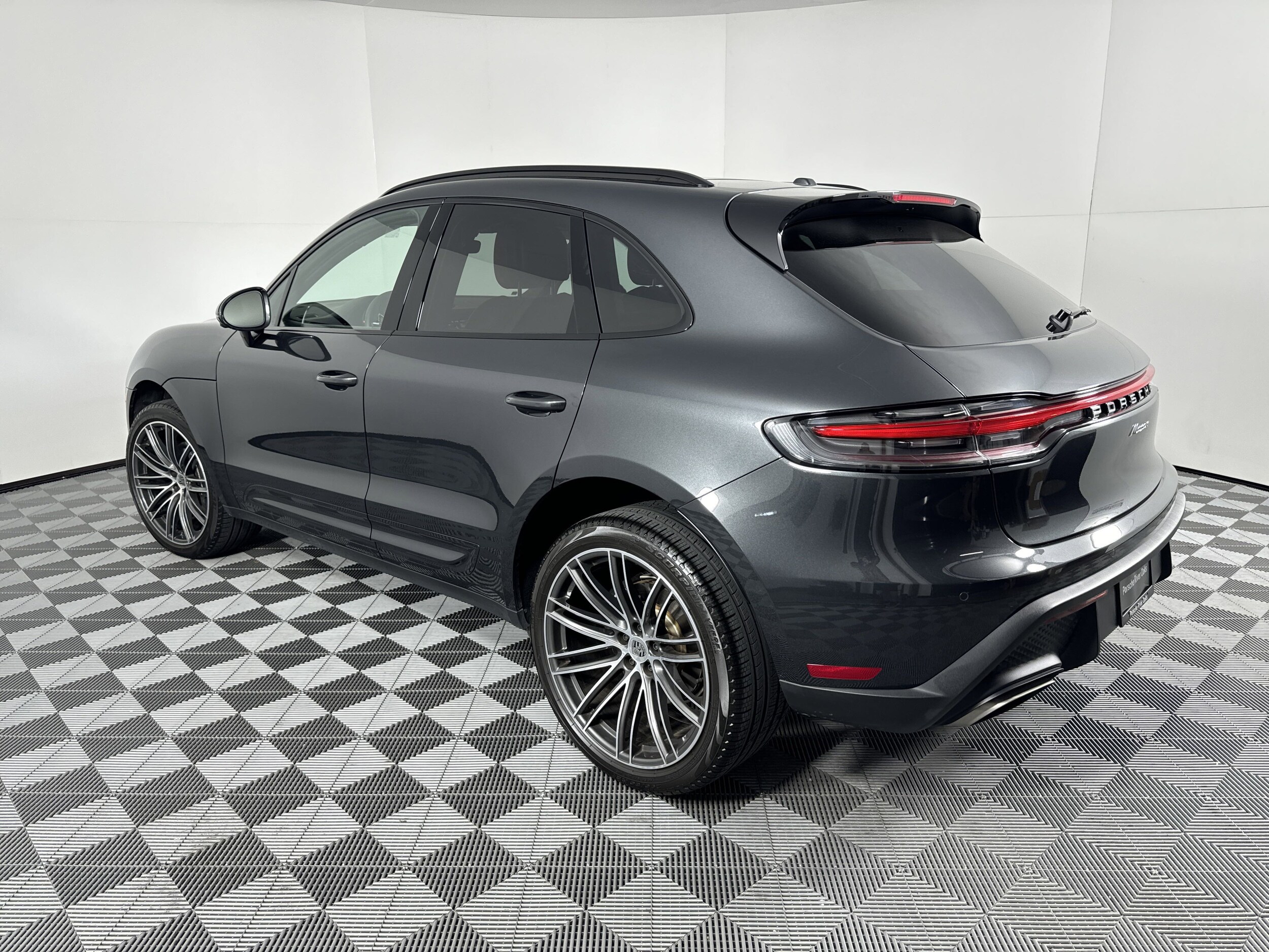 2025 Porsche Macan T photo 3