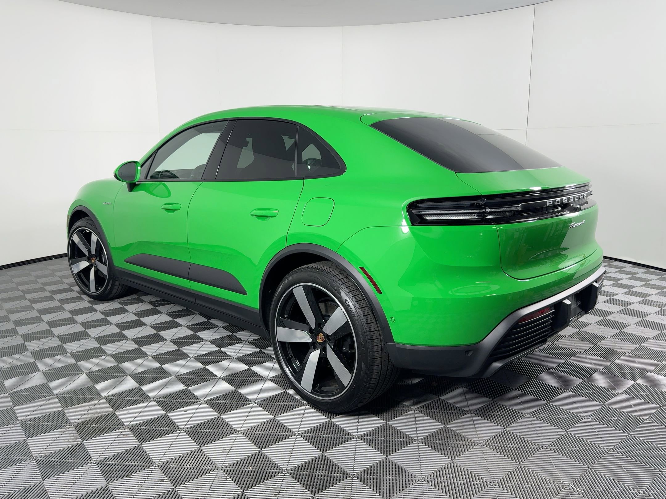 2025 Porsche Macan Electric 4 photo 3