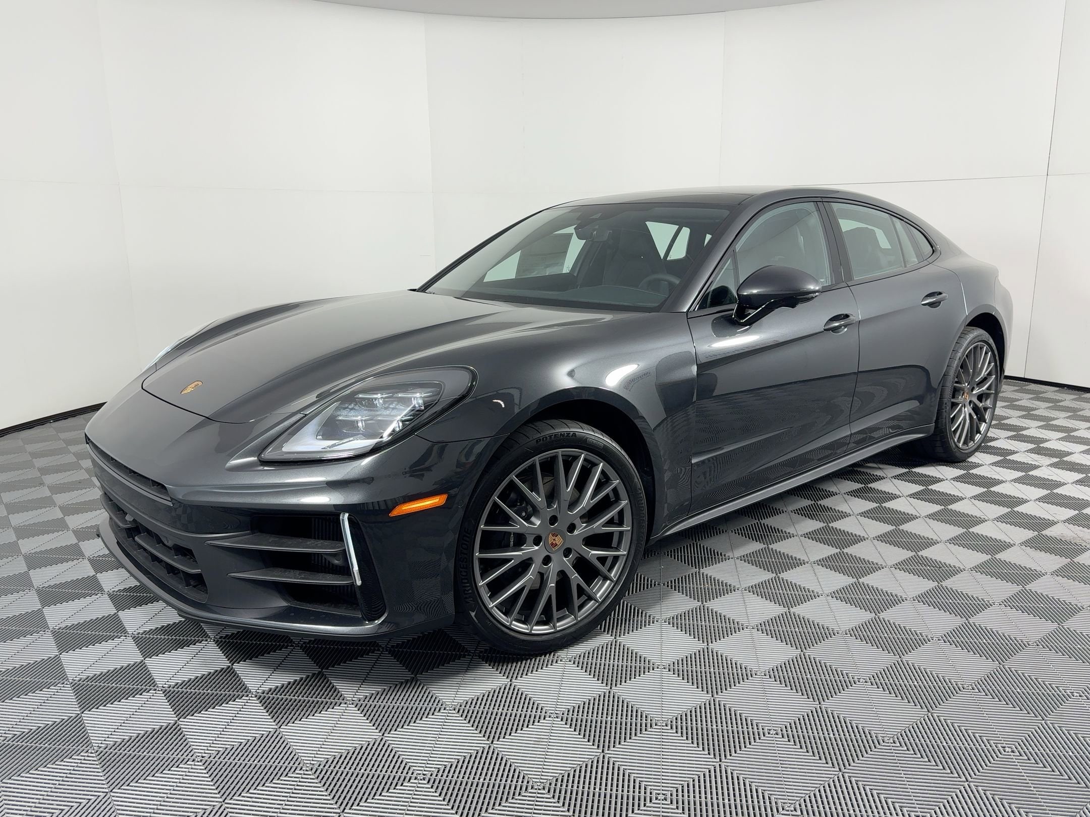 2026 Porsche Panamera 4's photo