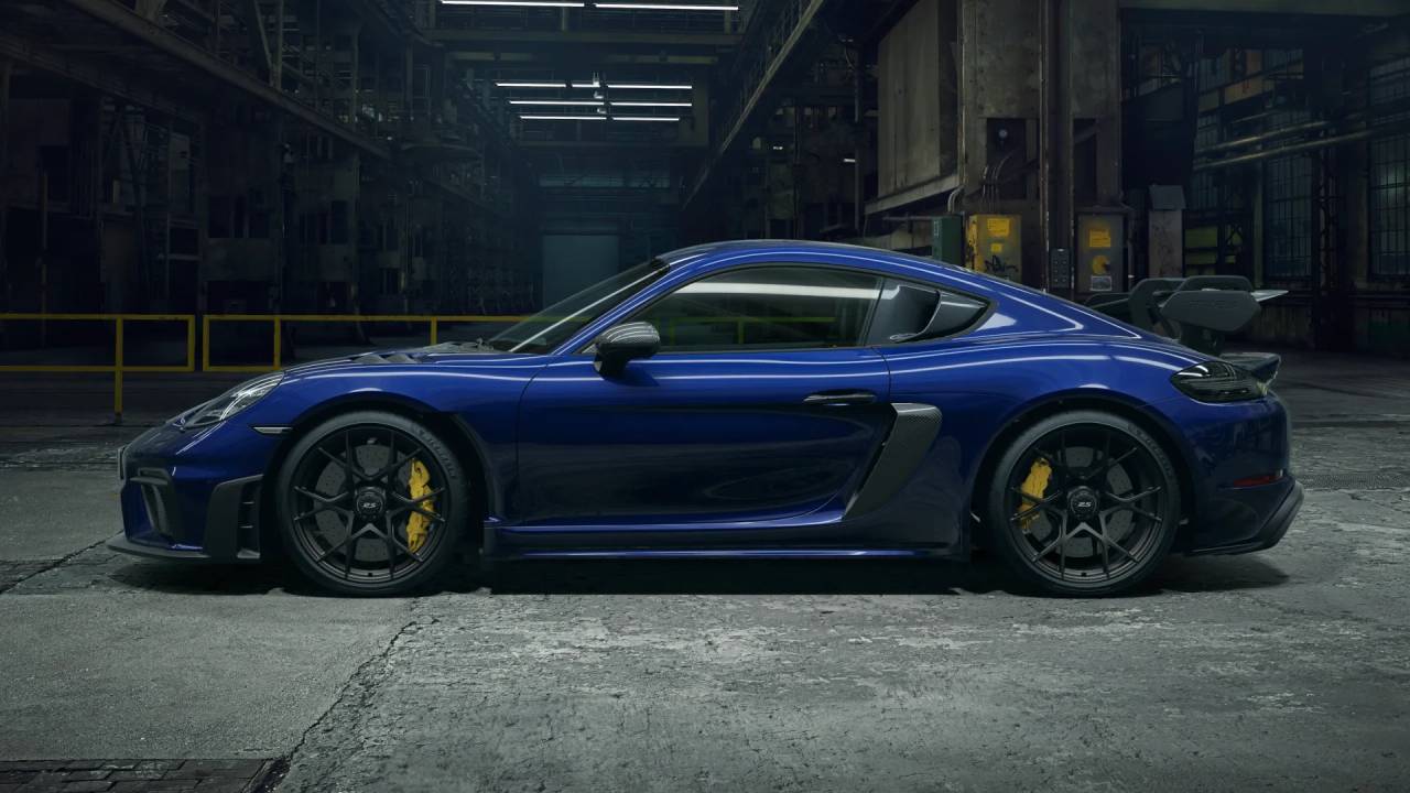 2025 Porsche Cayman GT4 RS photo 2