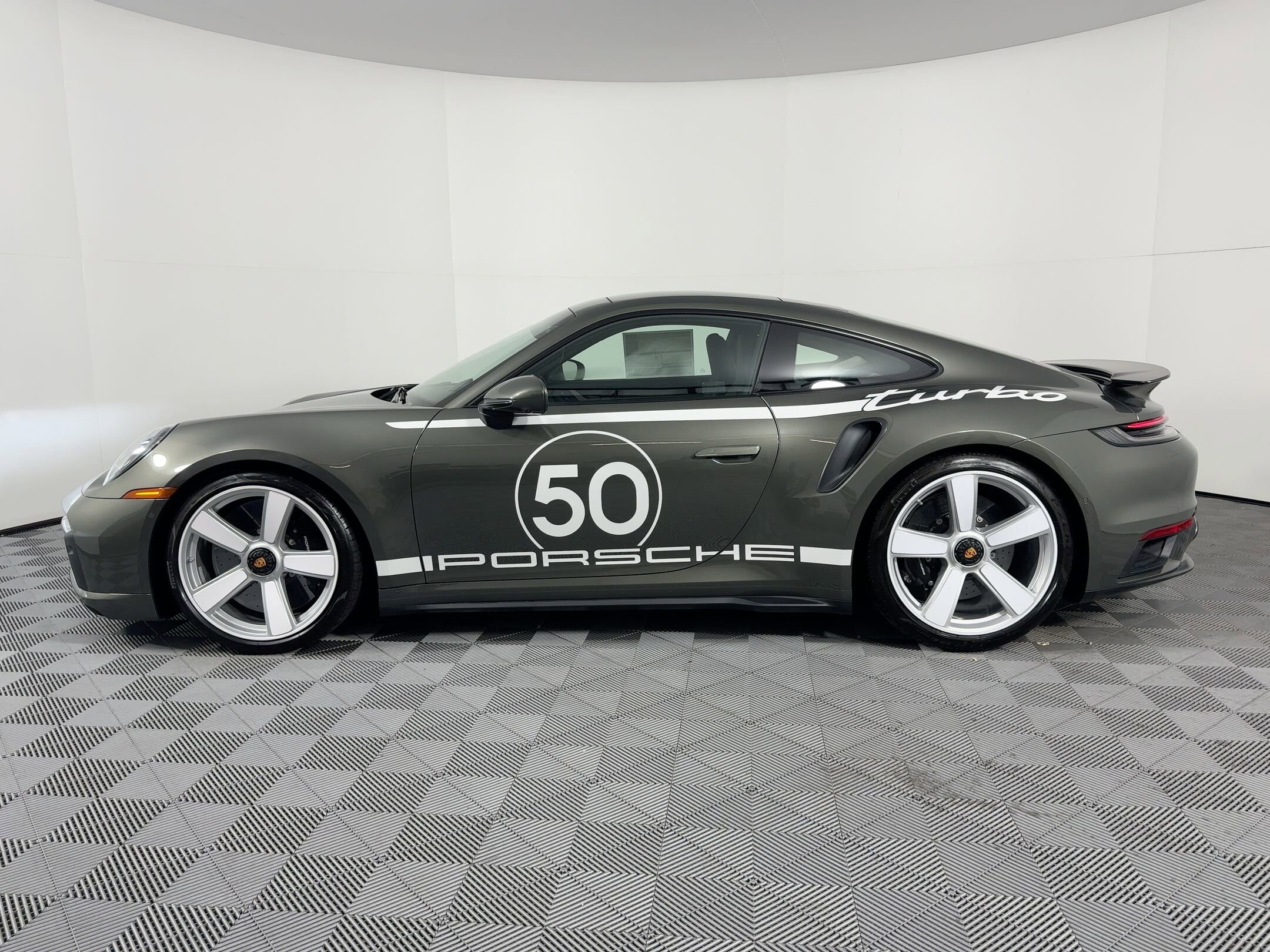 2025 Porsche 911 Turbo photo 2
