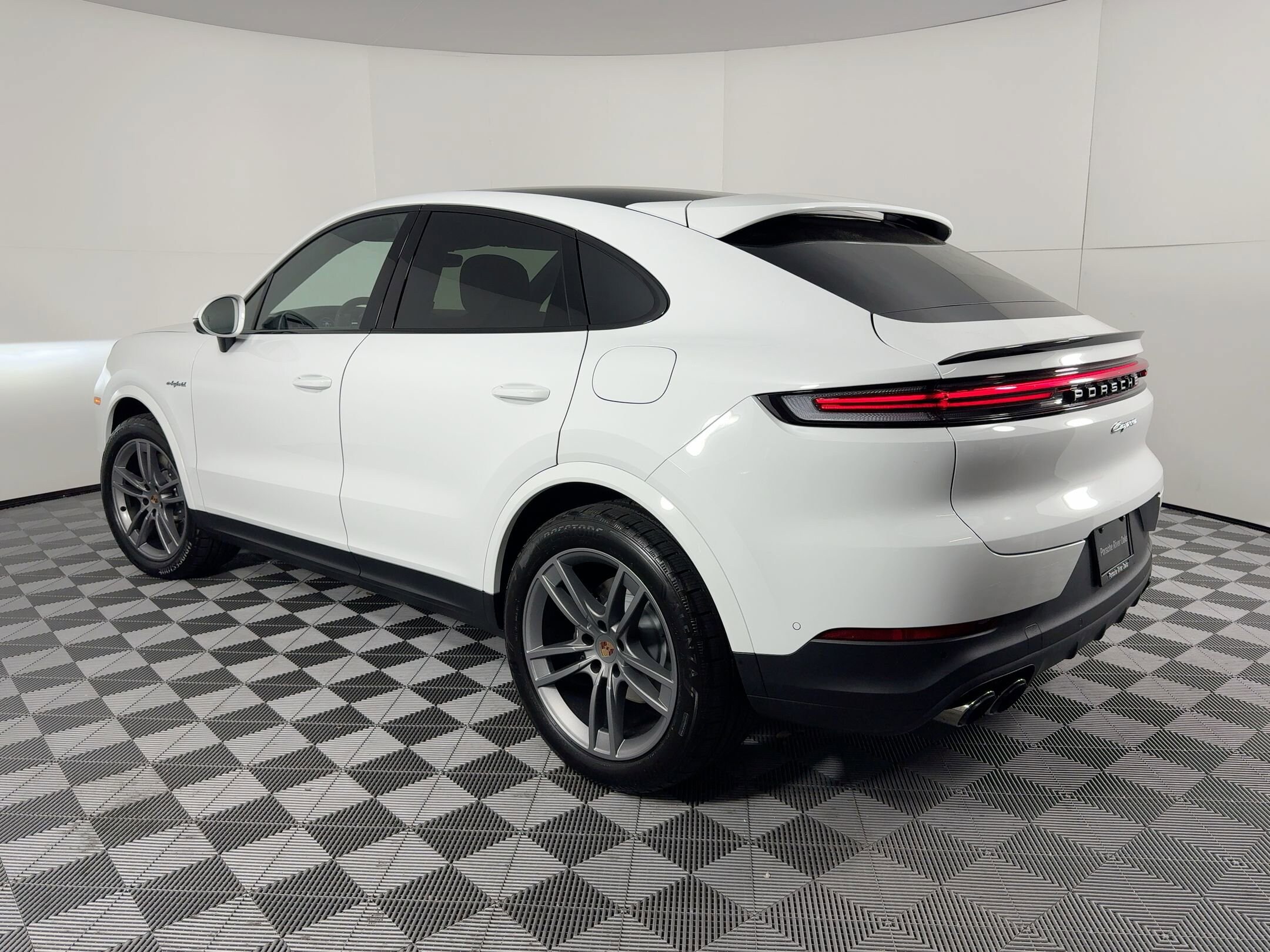 2026 Porsche Cayenne E-Hybrid Coupe photo 3