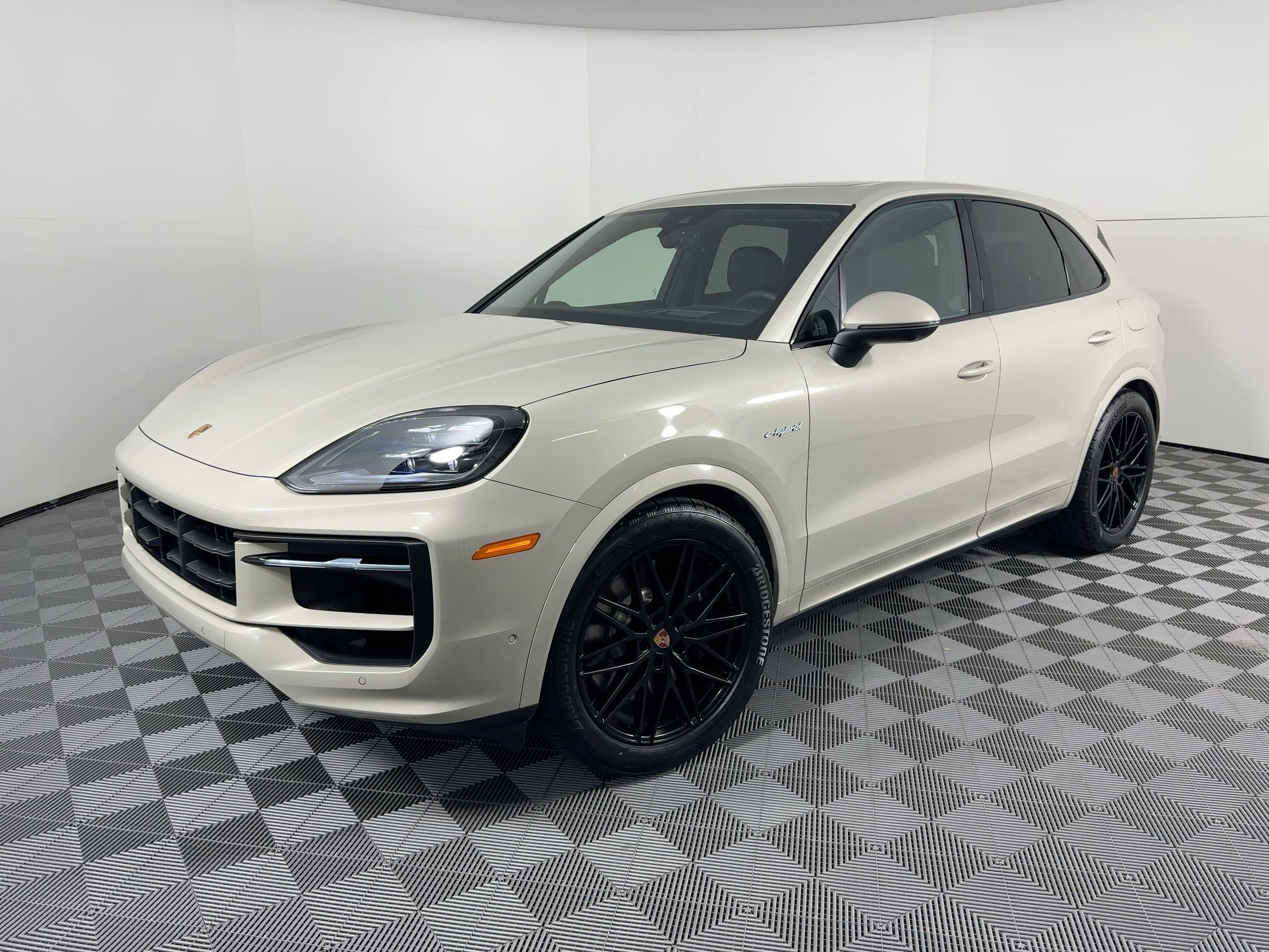 2026 Porsche Cayenne E-Hybrid's photo