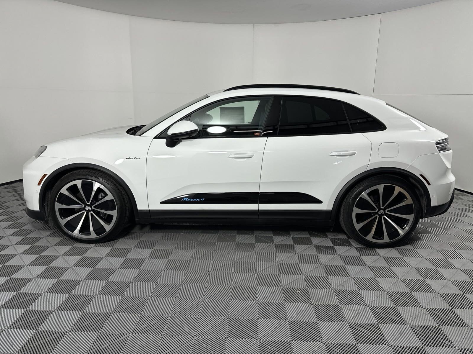 Certified 2024 Porsche Macan Base with VIN WP1AA2XA3RL002828 for sale in Houston, TX