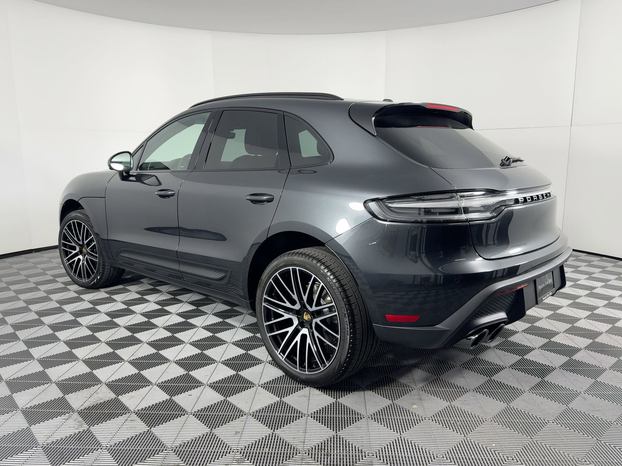 2026 Porsche Macan T photo 3