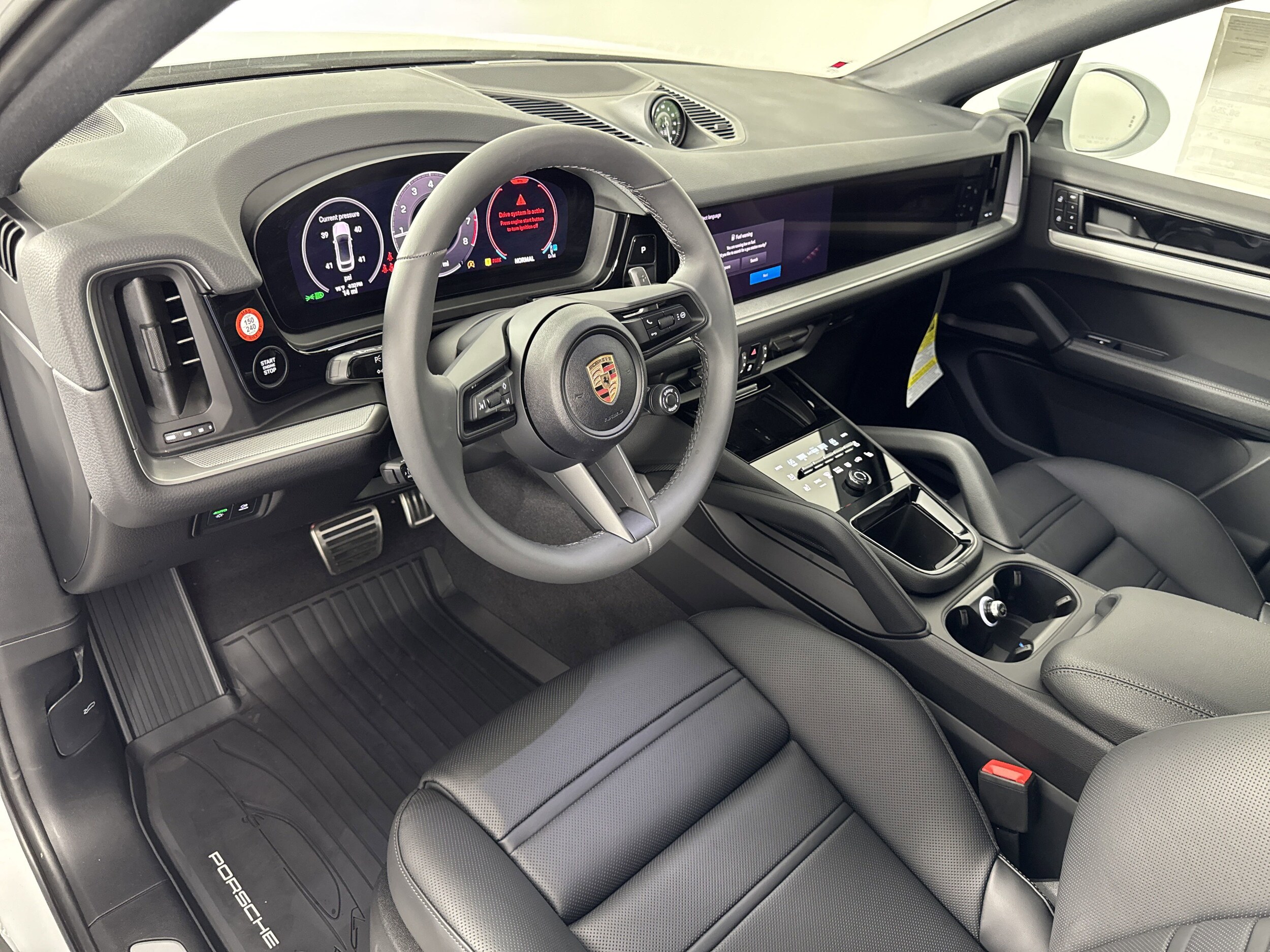 2025 Porsche Cayenne Coupe S photo 4