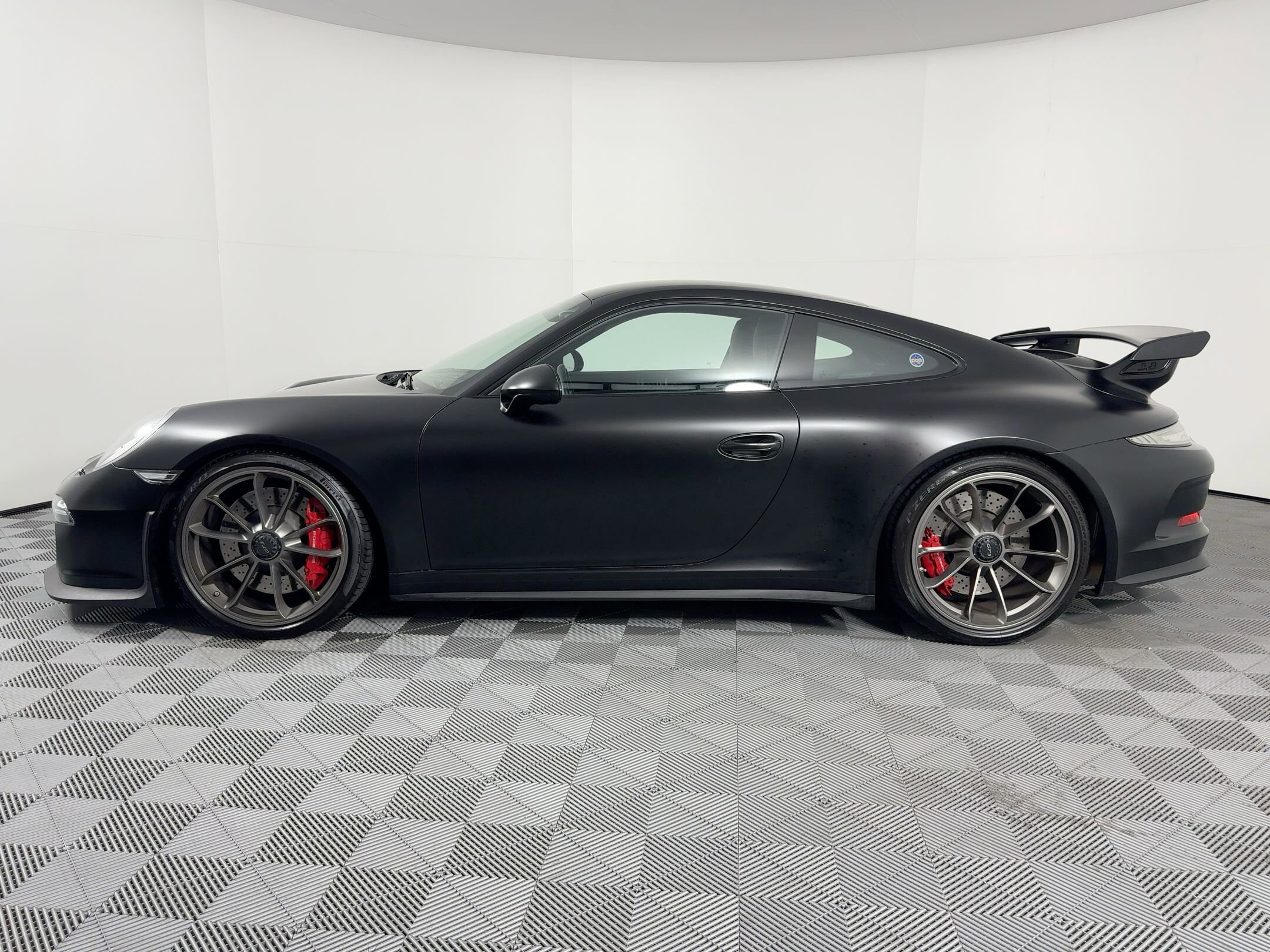 2014 Porsche 911 GT3 Coupe photo 2