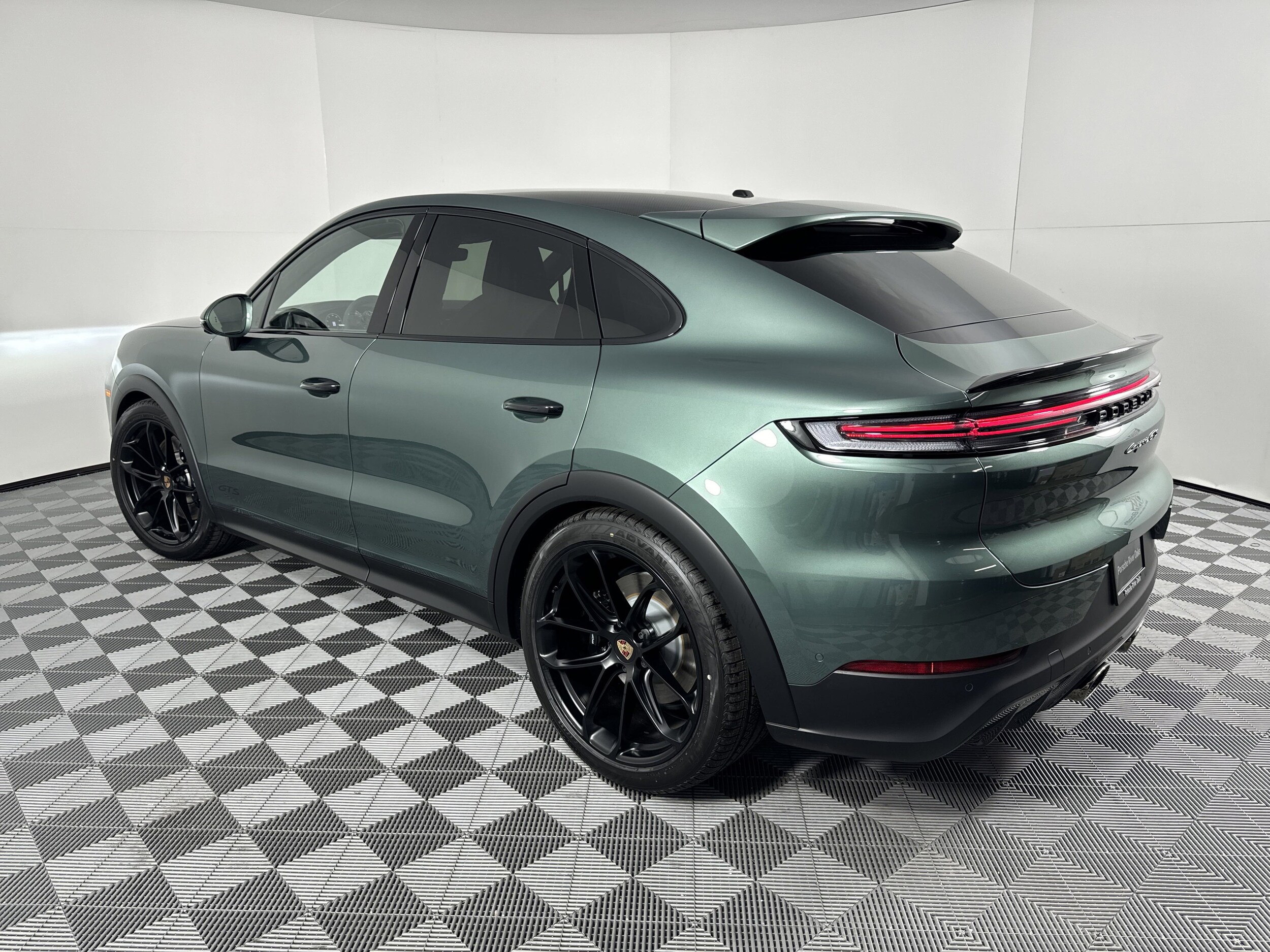 2025 Porsche Cayenne Coupe GTS photo 3