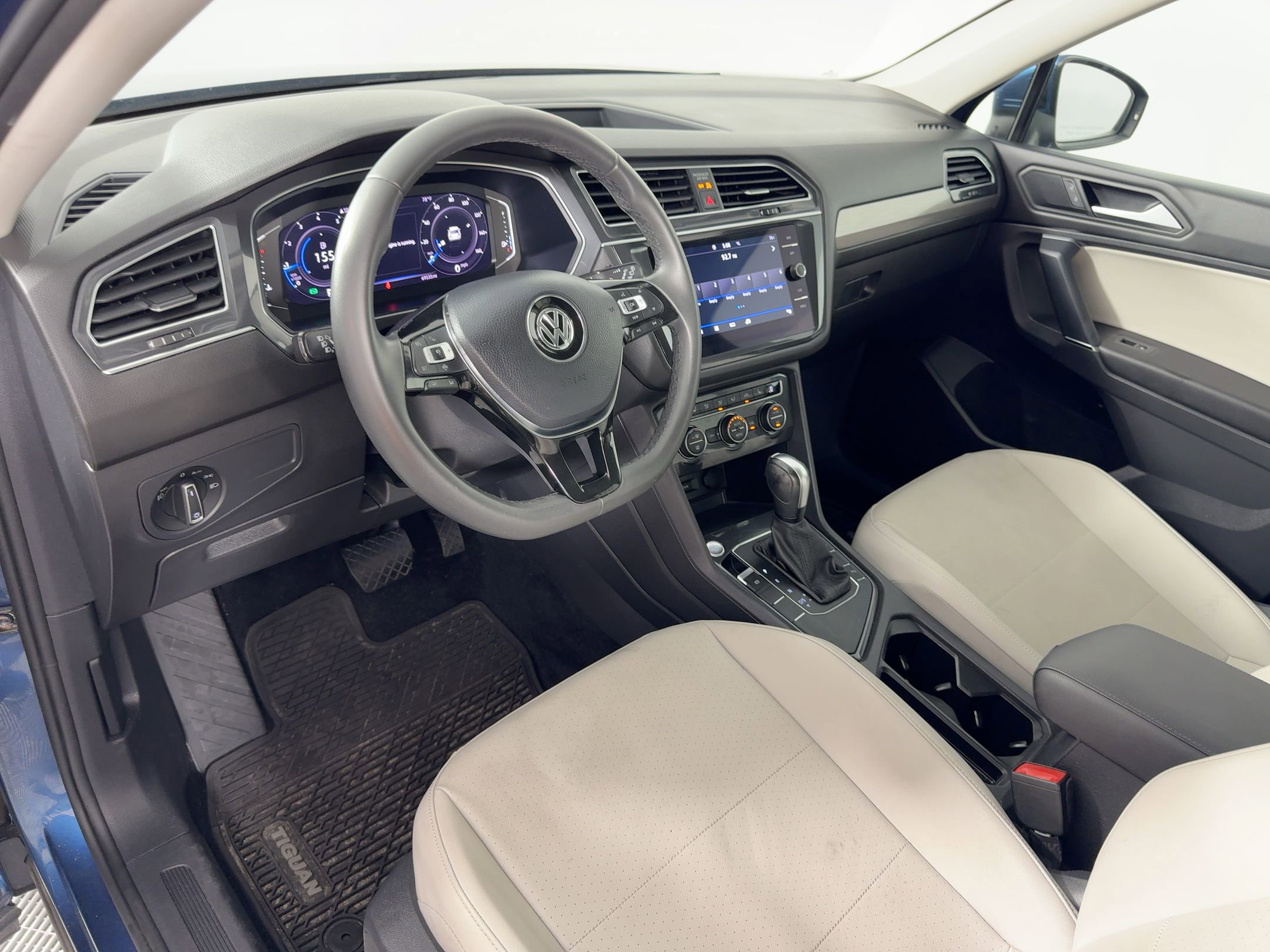 2020 Volkswagen Tiguan SEL photo 4