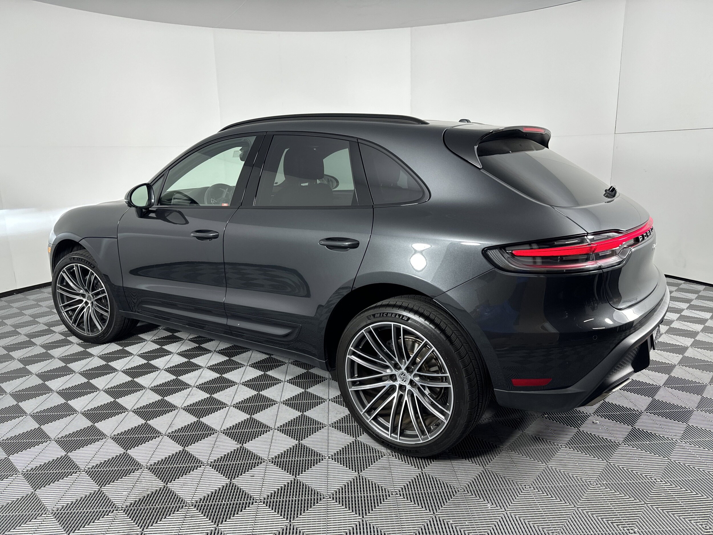 2025 Porsche Macan T photo 3