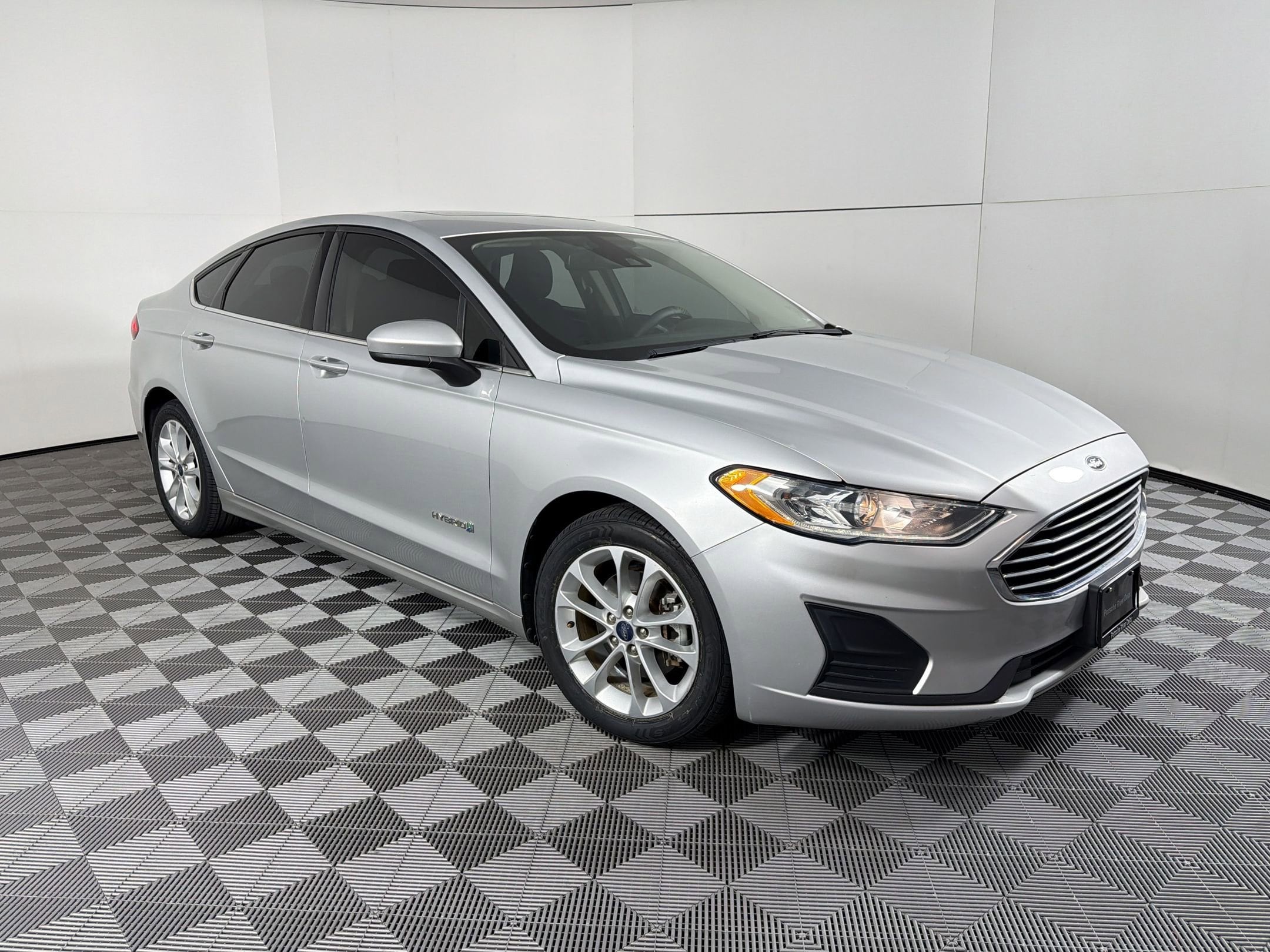Fusion Hybrid SE Sedan