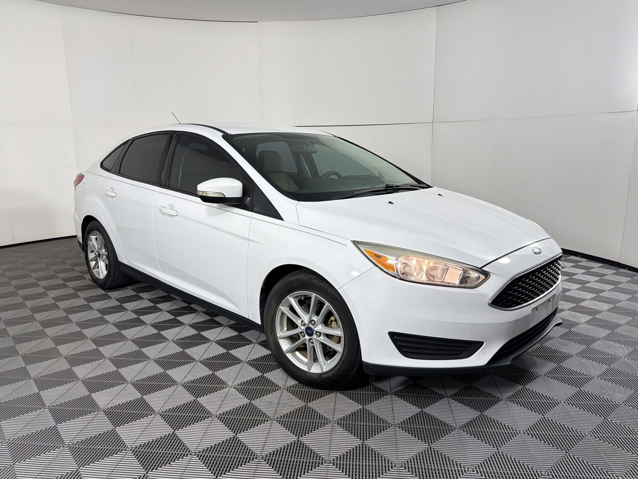 Focus SE Sedan