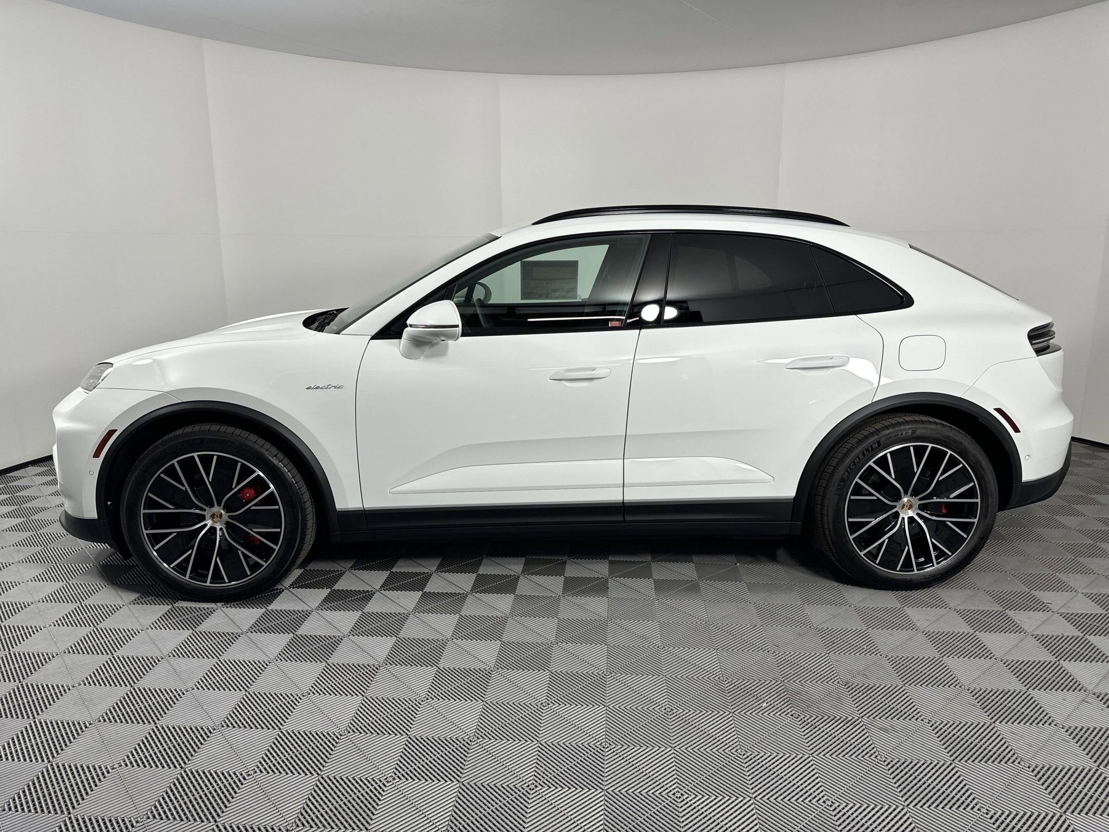 Used 2025 Porsche Macan S with VIN WP1AB2XA3SL152764 for sale in Houston, TX