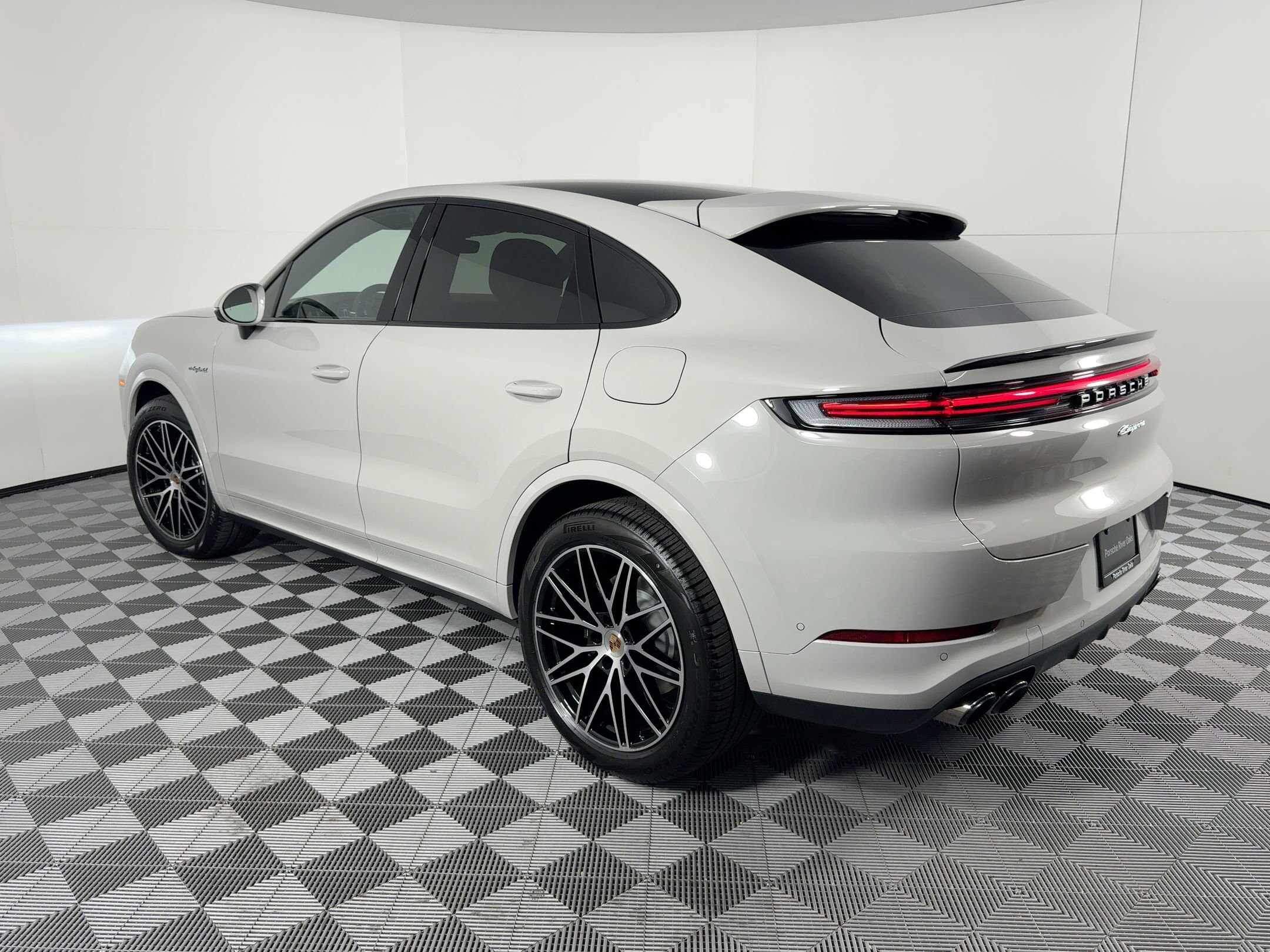 2026 Porsche Cayenne E-Hybrid Coupe photo 3