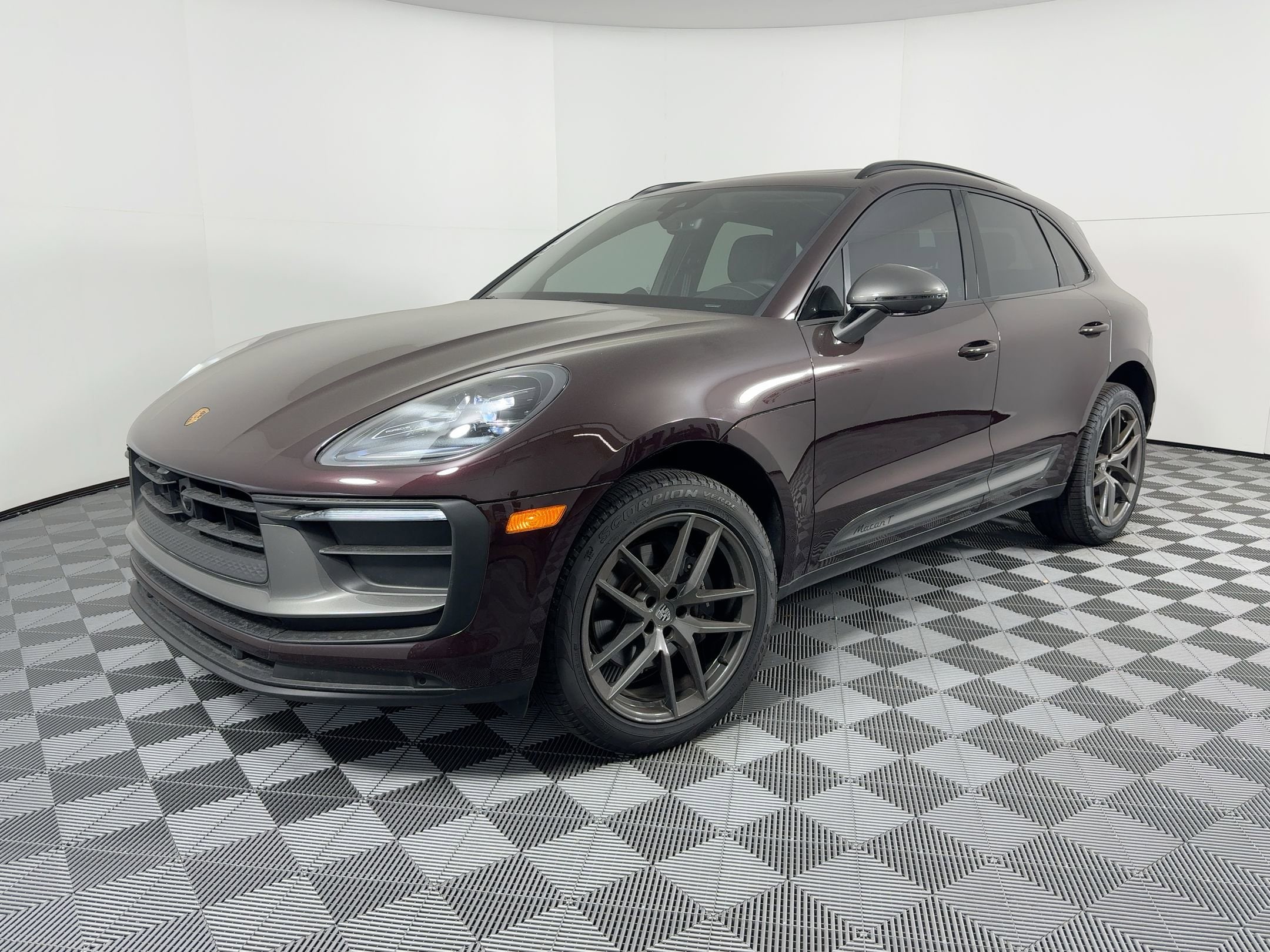 2025 Porsche Macan T