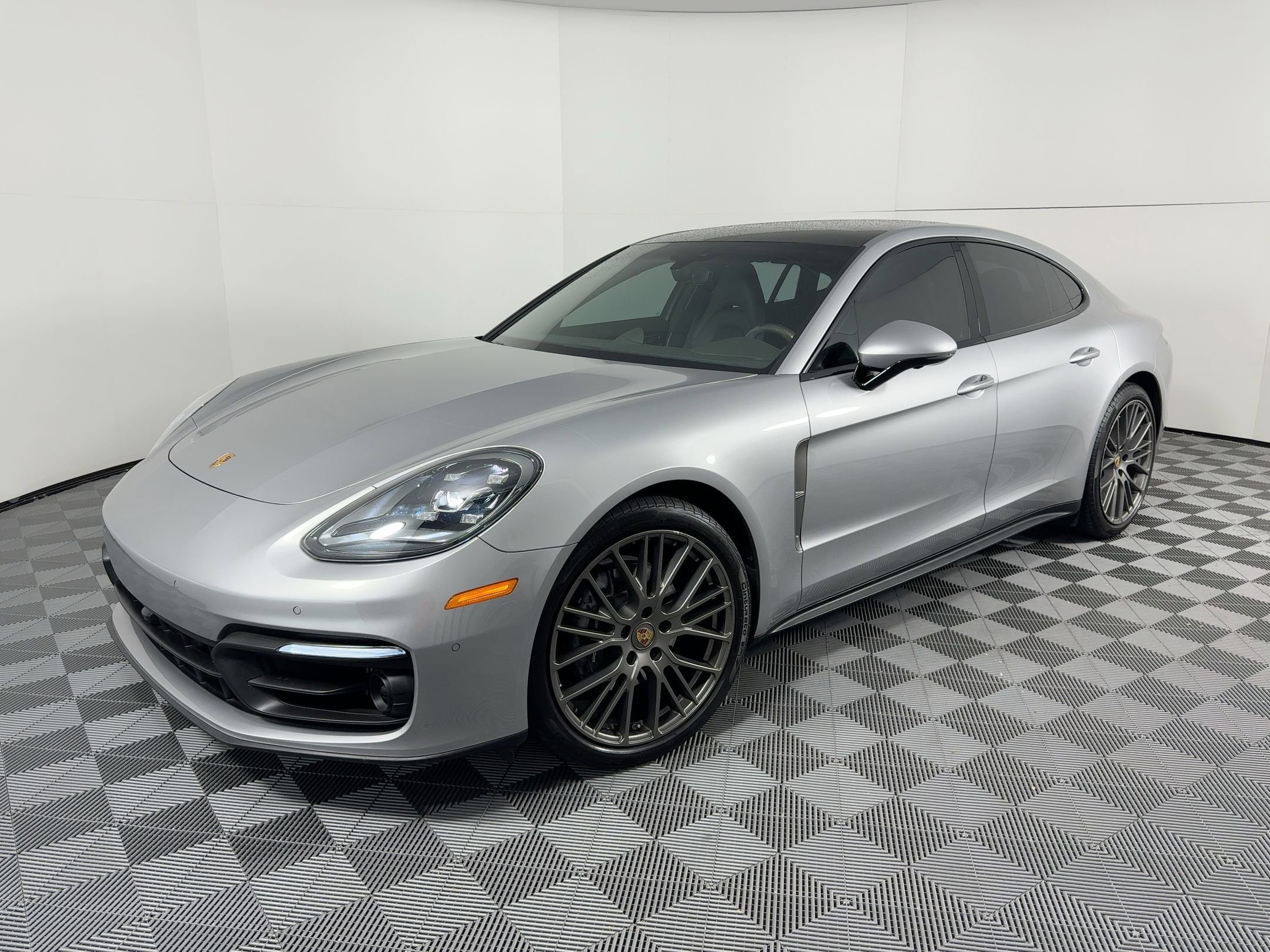 2023 Porsche Panamera Platinum Edition's photo