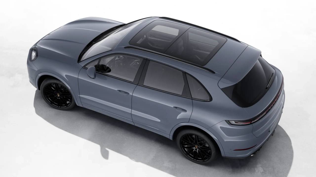 2026 Porsche Cayenne photo 2