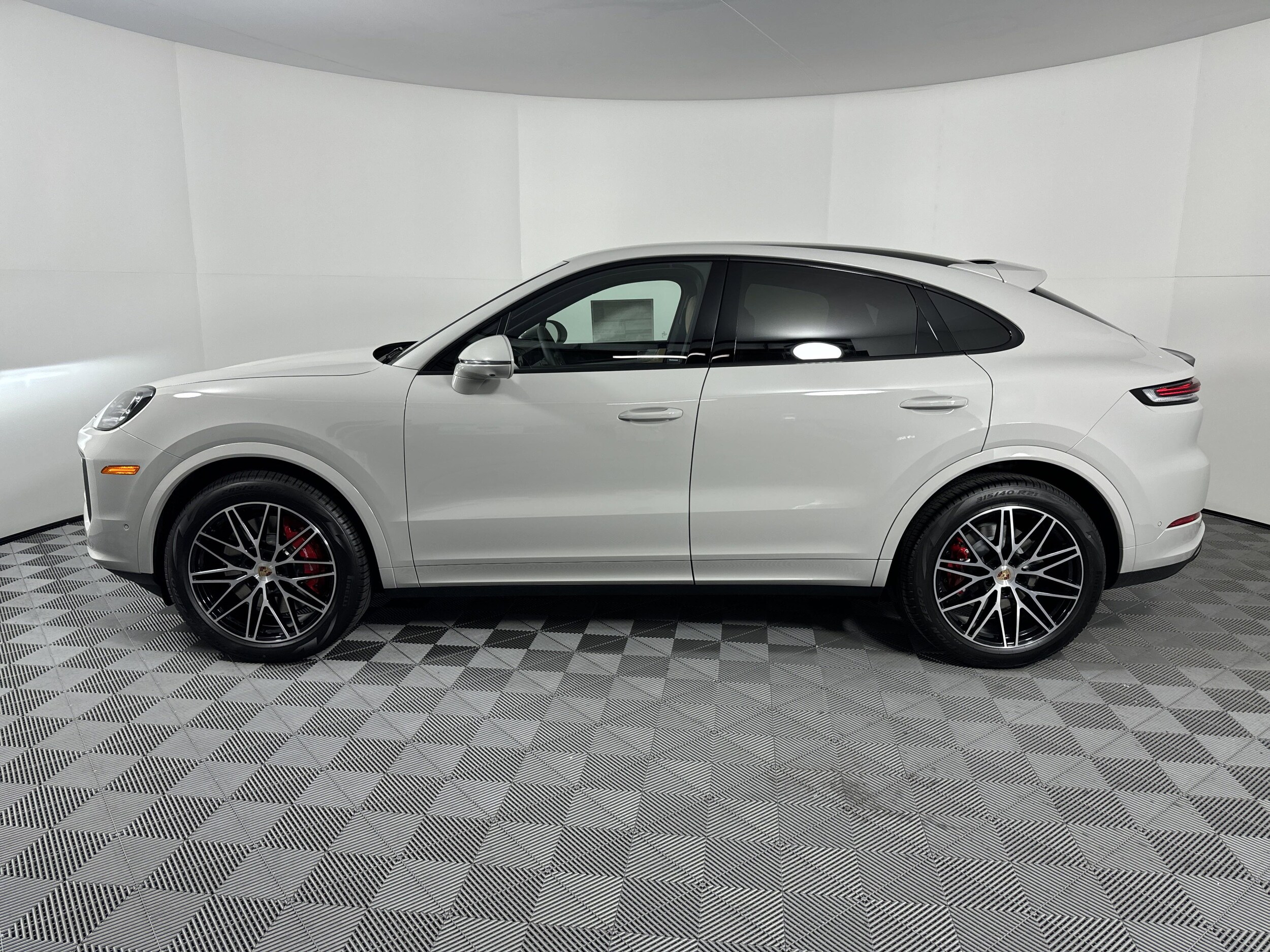 2025 Porsche Cayenne Coupe S photo 2