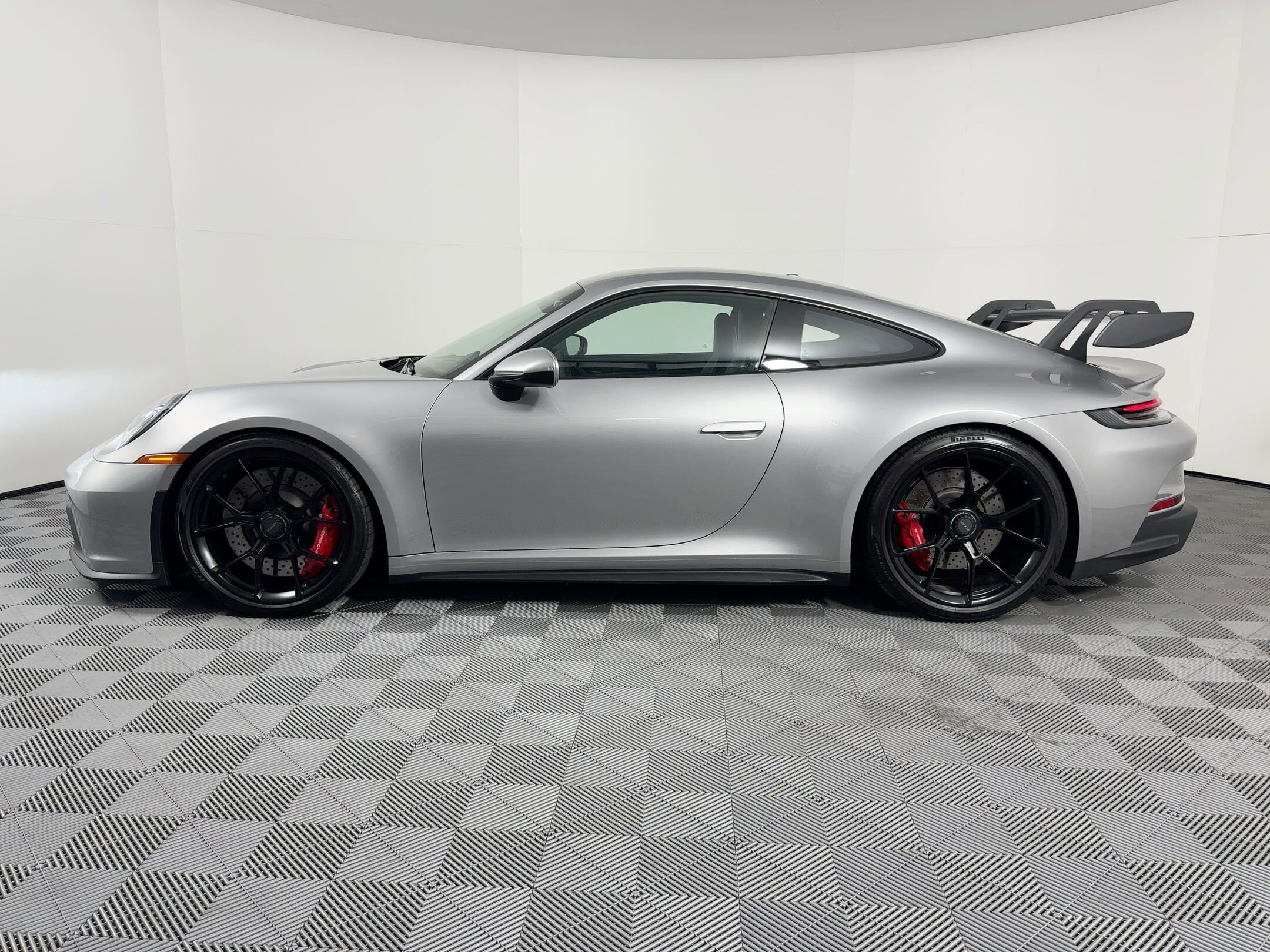 2022 Porsche 911 GT3 Touring photo 2