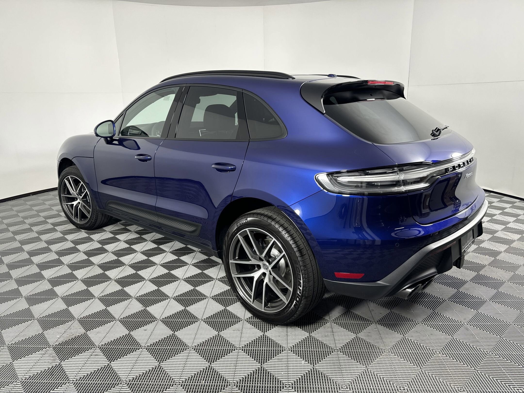2025 Porsche Macan T photo 3