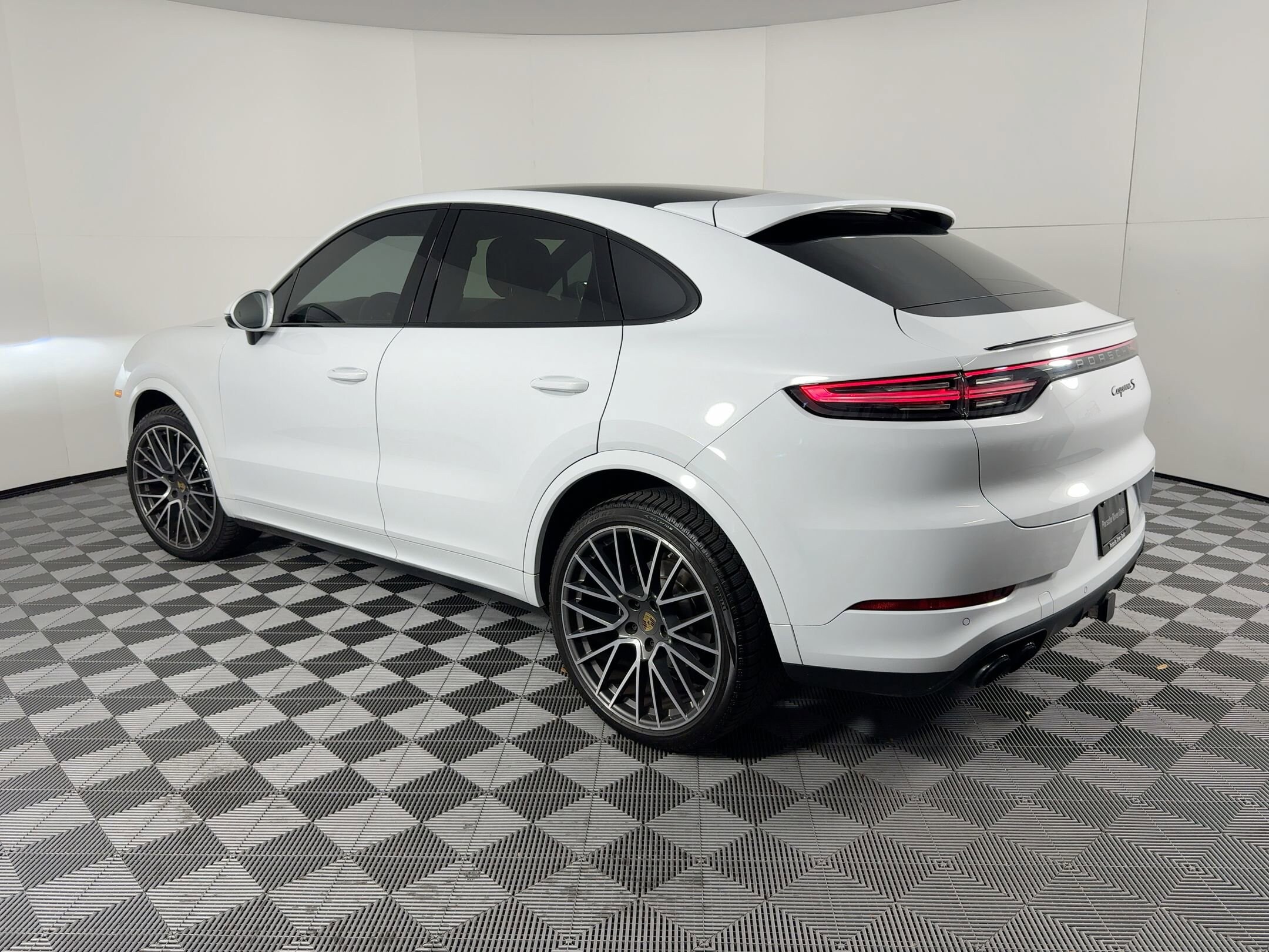 2023 Porsche Cayenne S Coupe Platinum Edition photo 3