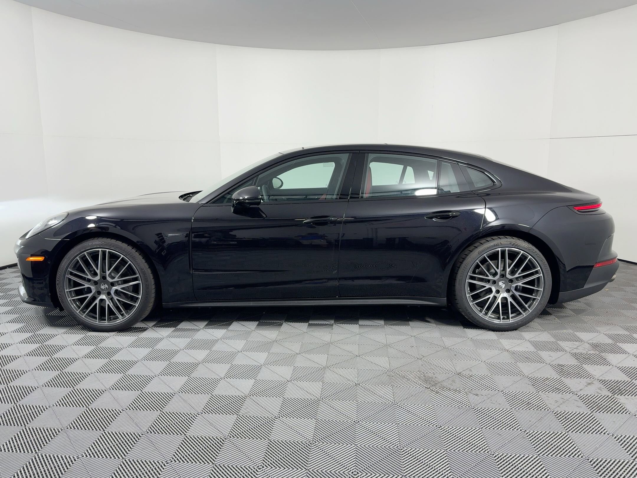 2026 Porsche Panamera 4 photo 2