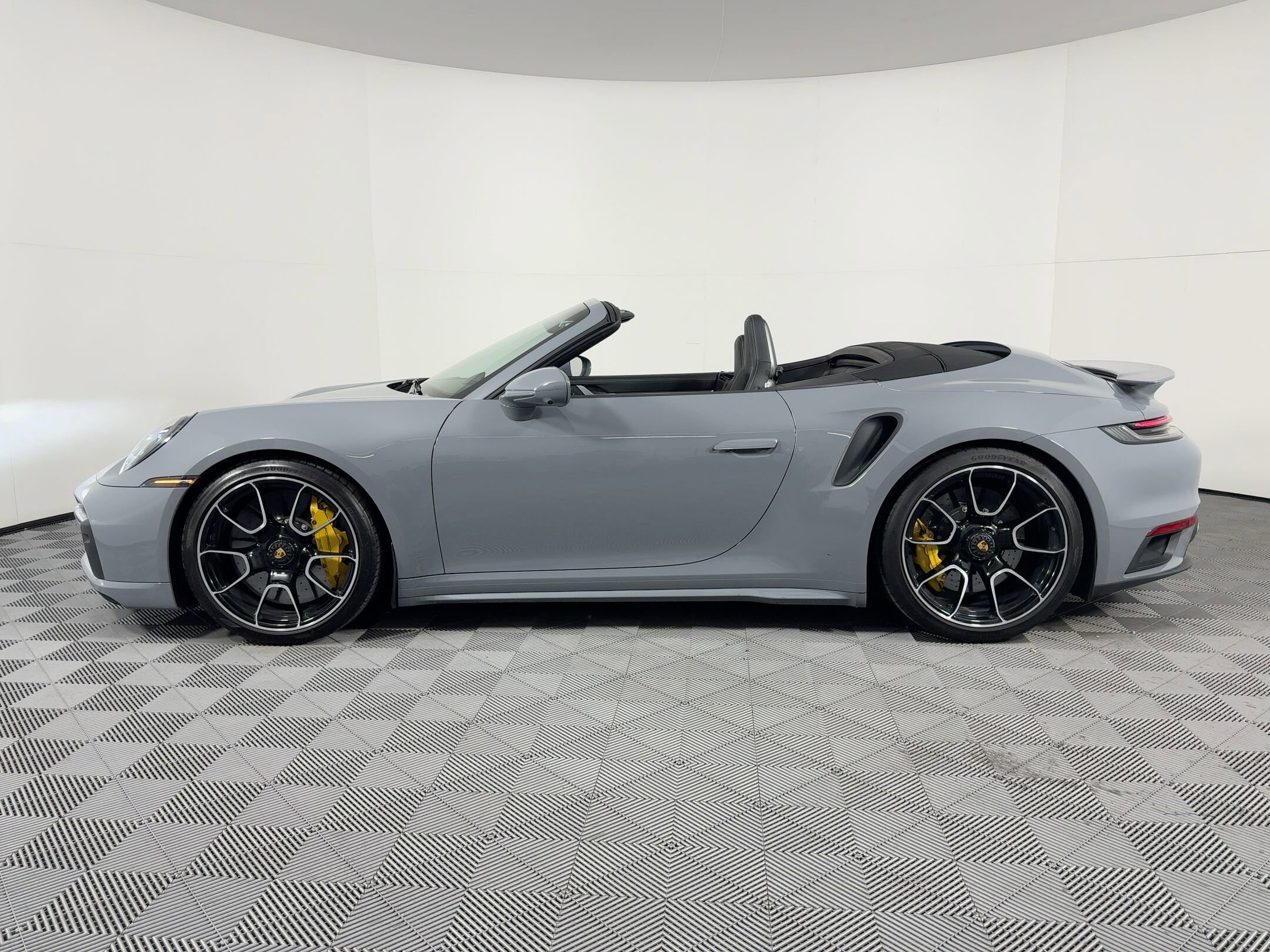 2024 Porsche 911 Turbo S Cabriolet photo 2