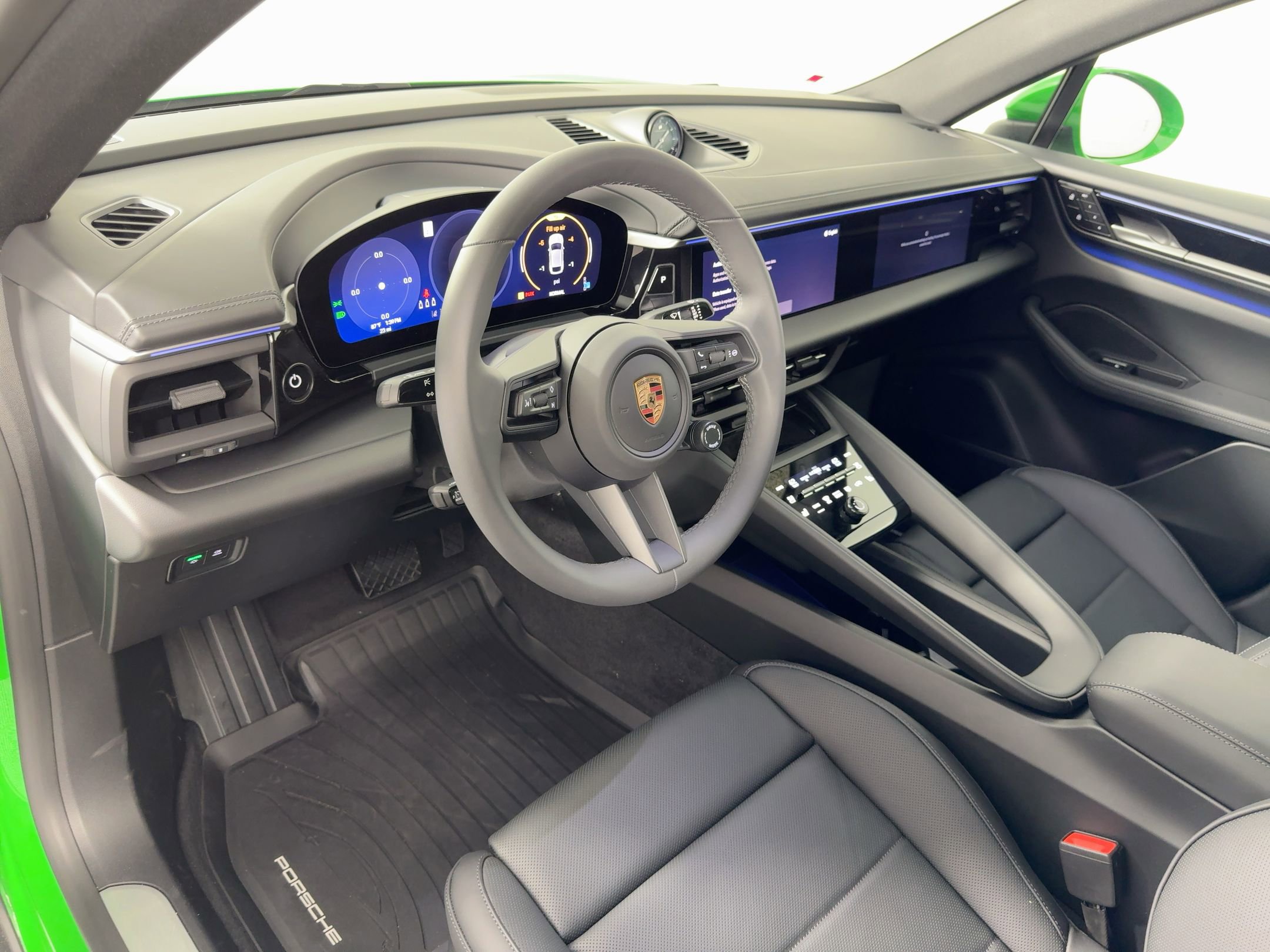 2025 Porsche Macan Electric 4 photo 4