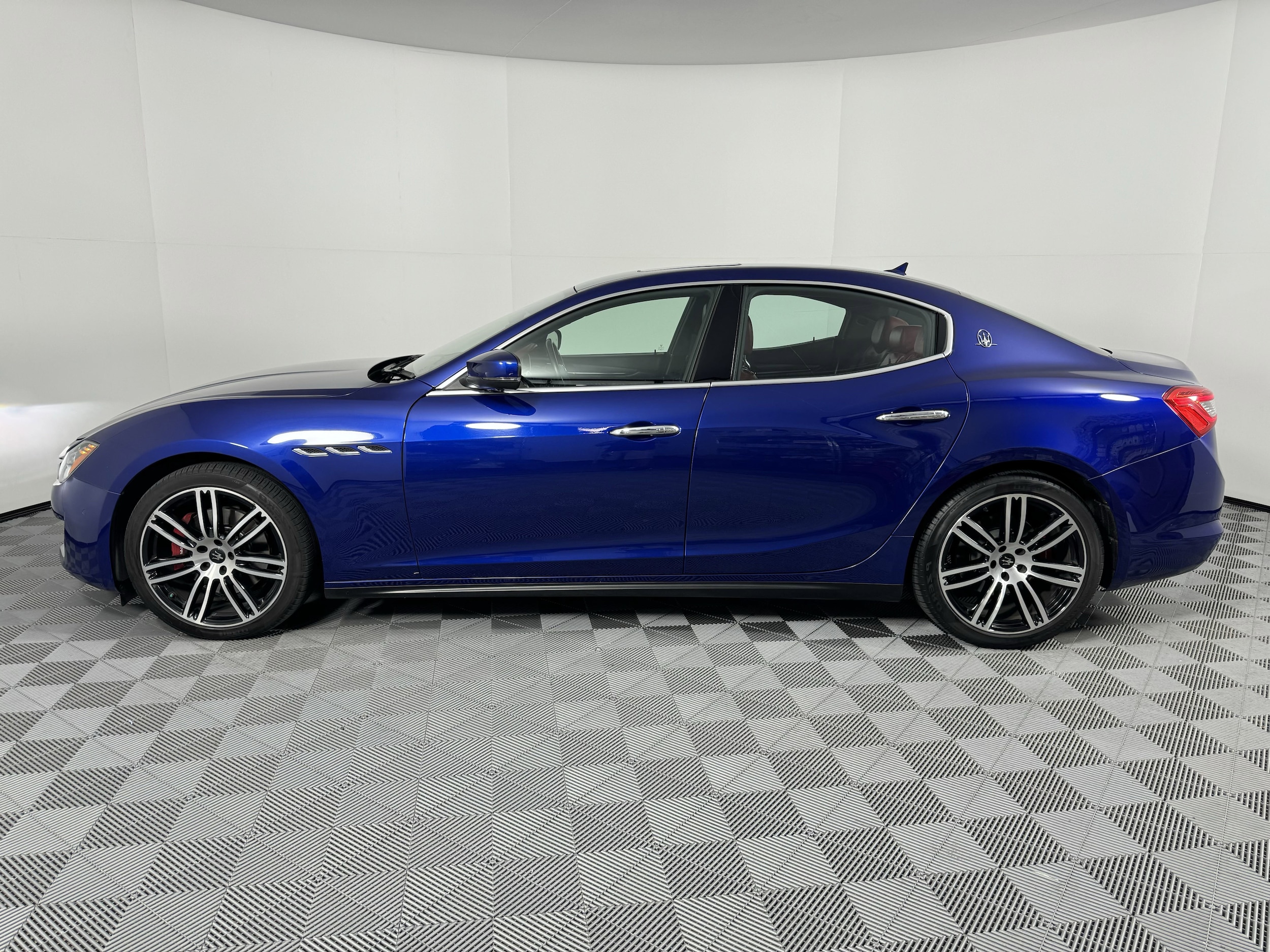 Used 2019 Maserati Ghibli Base with VIN ZAM57XSA5K1316146 for sale in Houston, TX