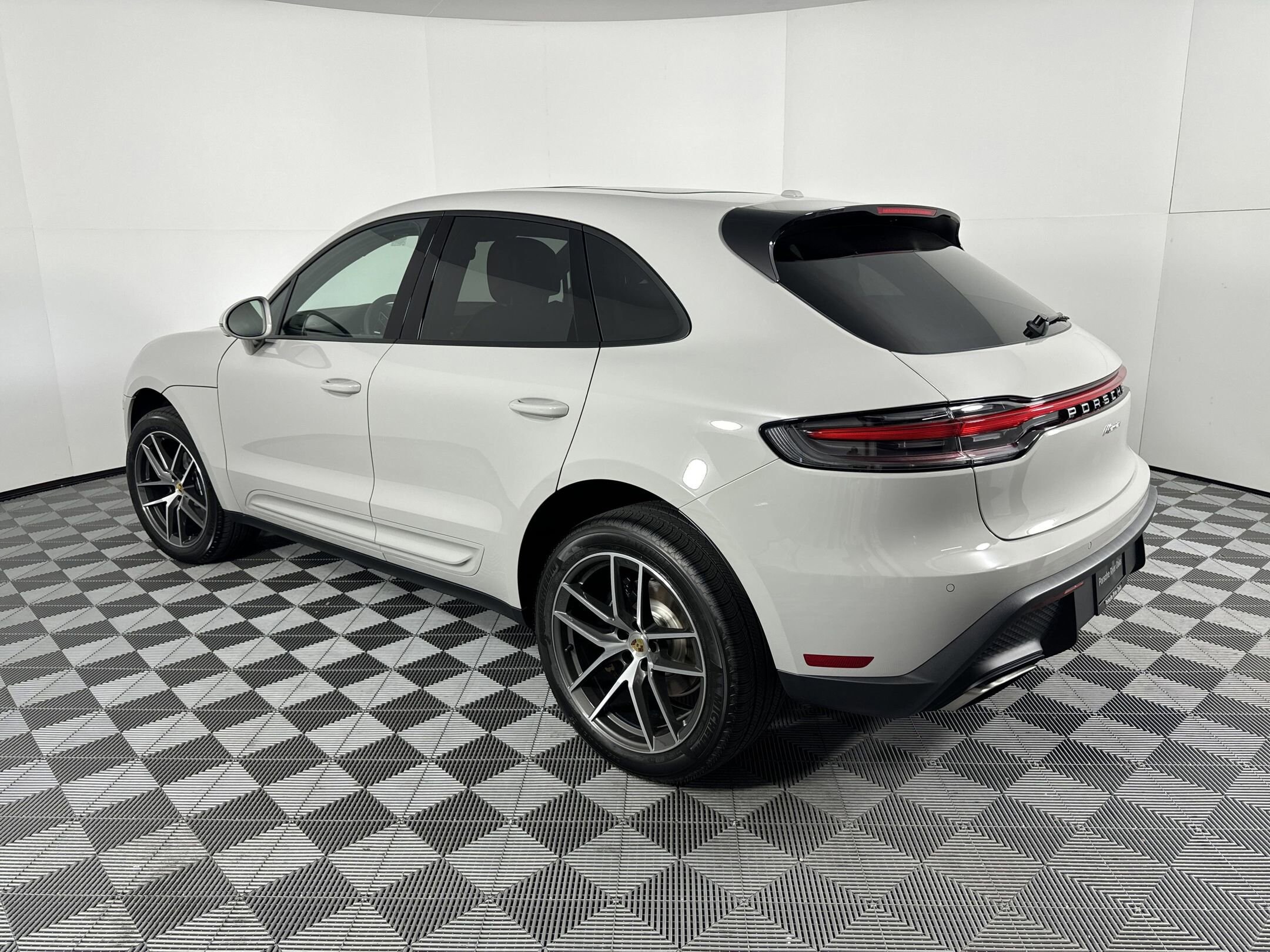 2025 Porsche Macan T photo 3