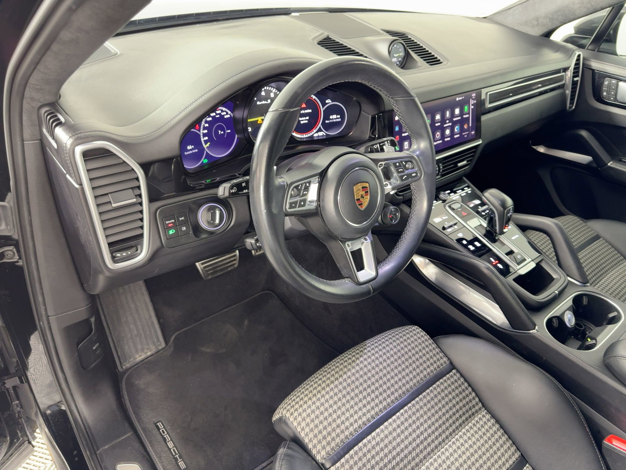 2023 Porsche Cayenne Turbo S E-Hybrid Coupe photo 3