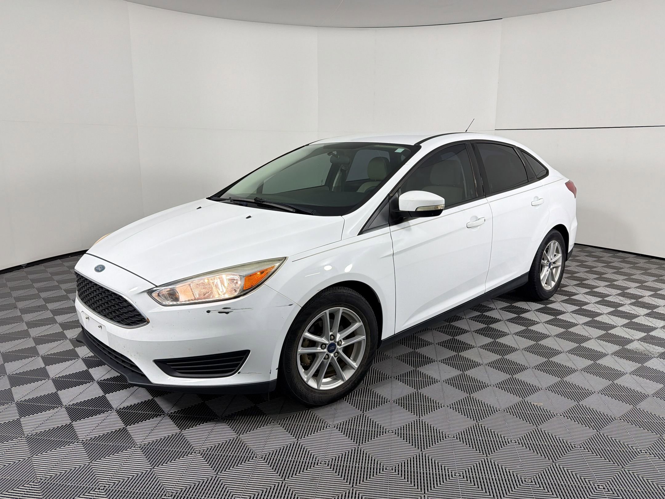 Focus SE Sedan