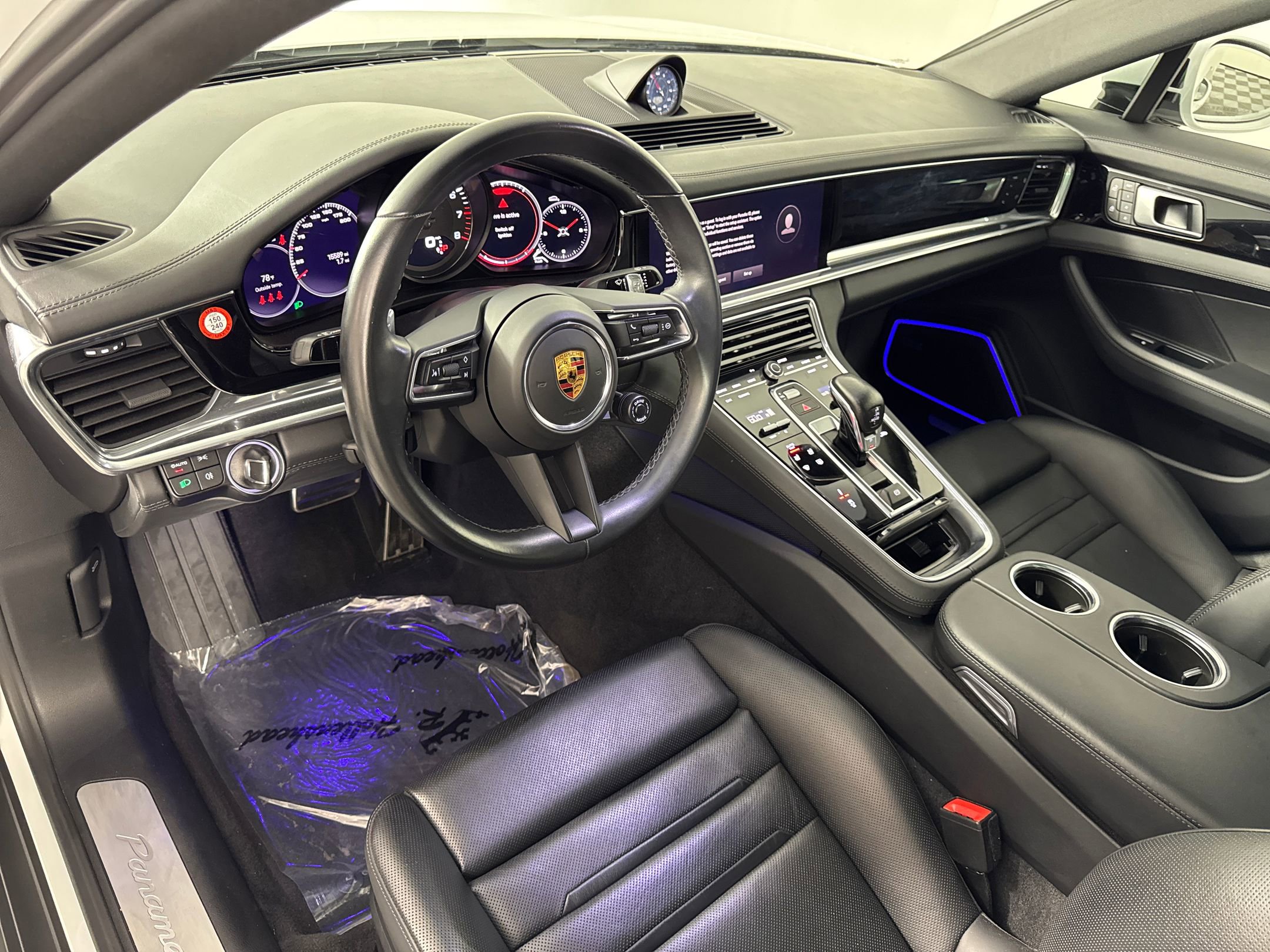 2022 Porsche Panamera 4S photo 2