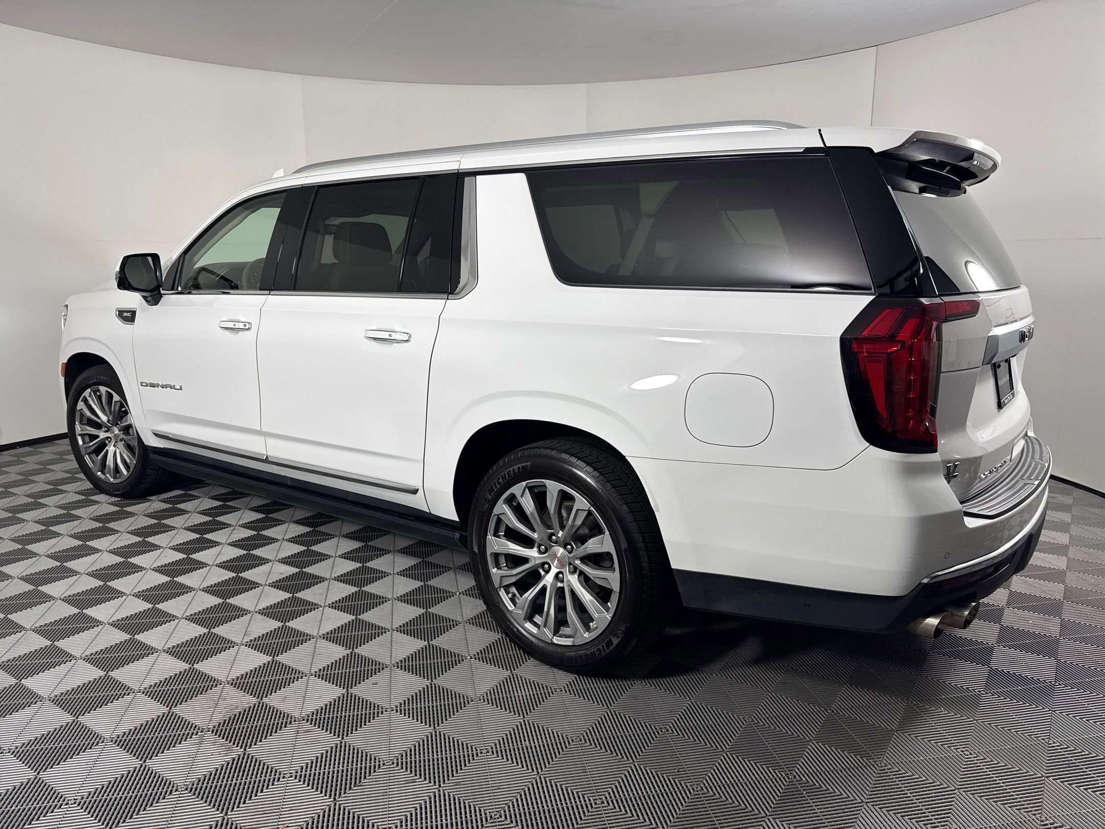 2021 Gmc Yukon XL Denali photo 2