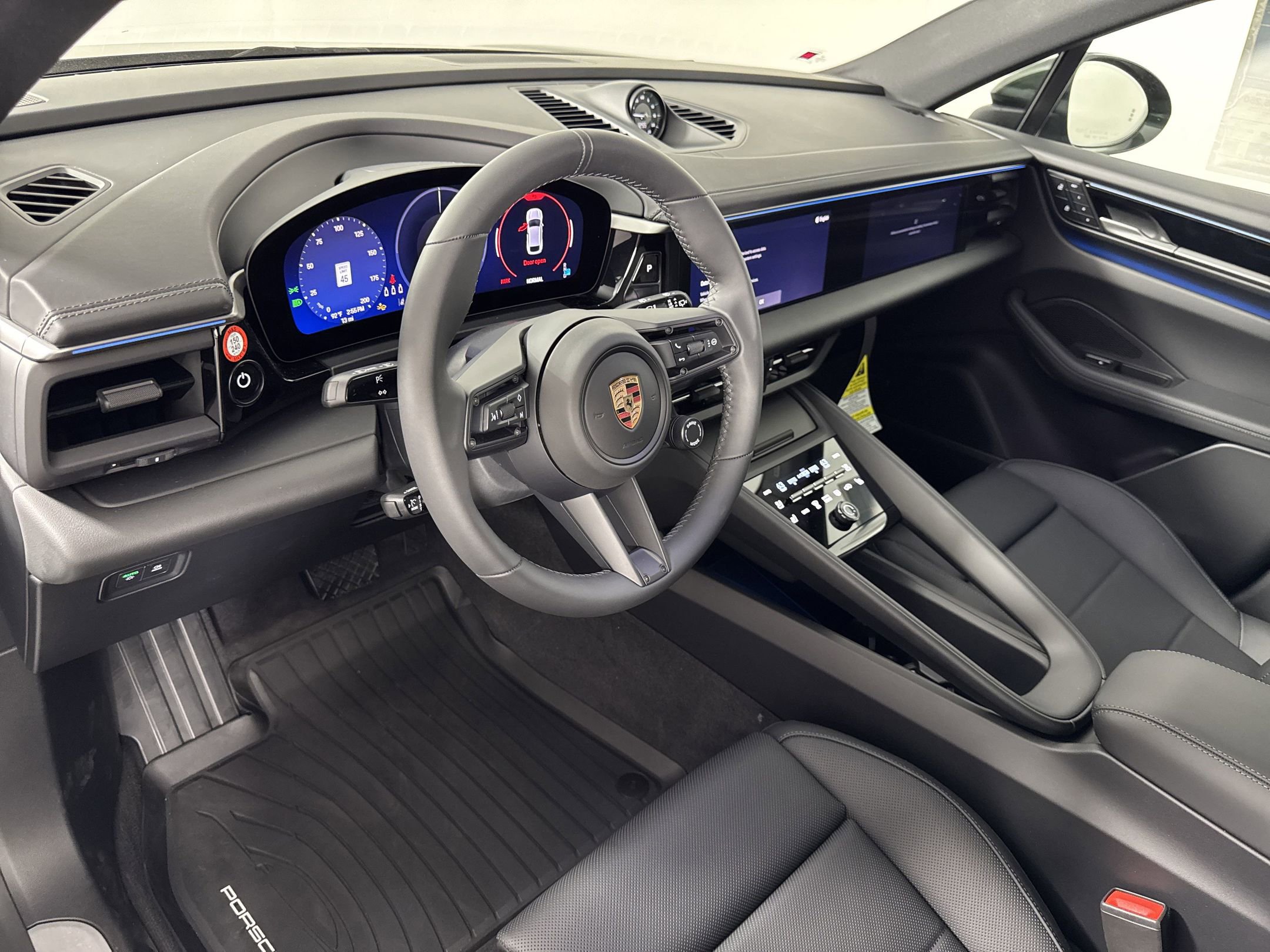 2025 Porsche Macan Electric 4 photo 4