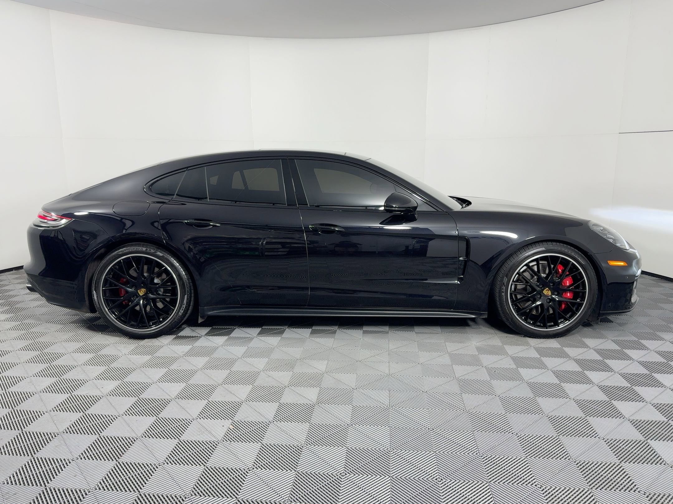 Panamera GTS Sedan