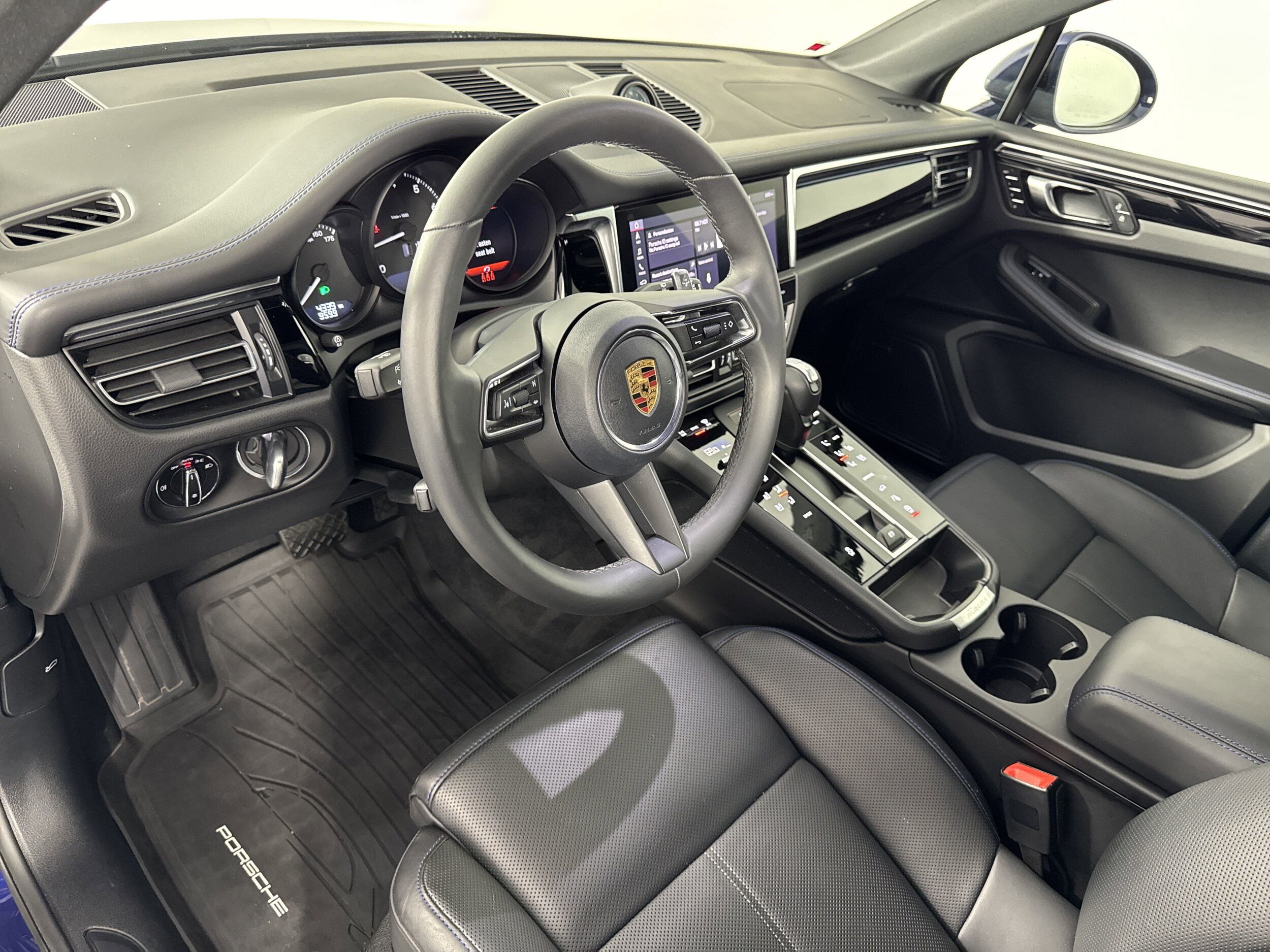 2025 Porsche Macan T photo 4