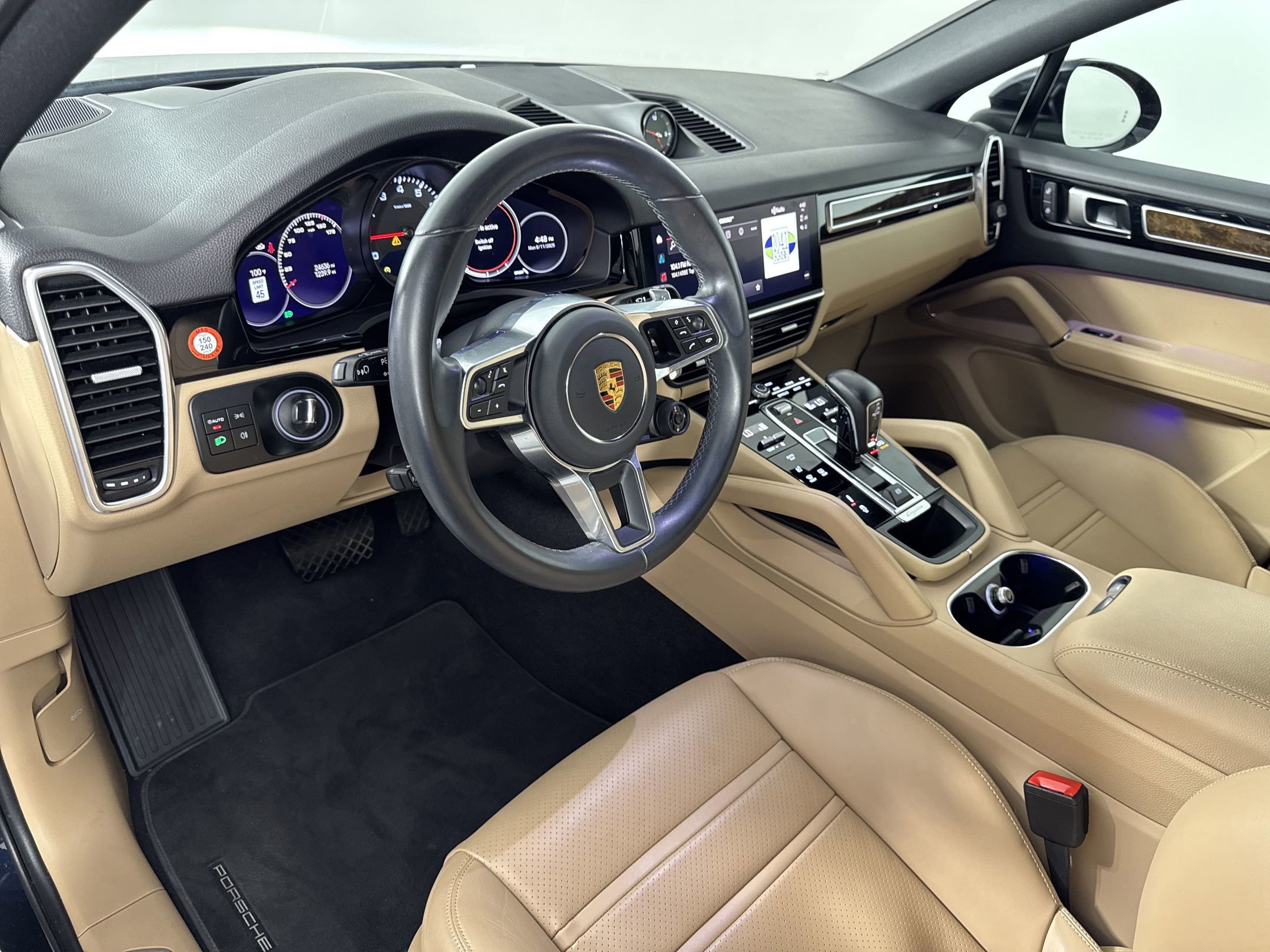 2023 Porsche Cayenne Platinum Edition photo 2